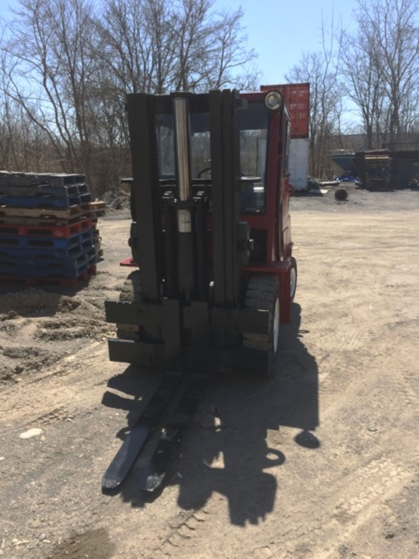 CLARK (C500-Y80D) 7,500 LBS. CAP PNEUMATIC TIRE DIESEL FORKLIFT - Image 2 of 5