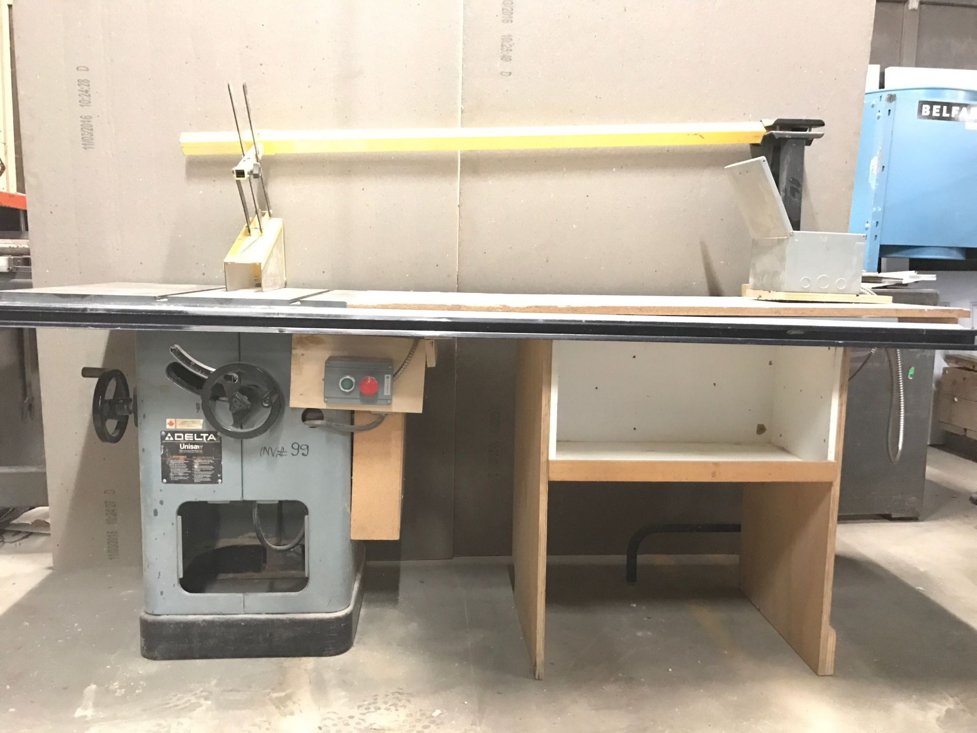 DELTA TABLE SAW