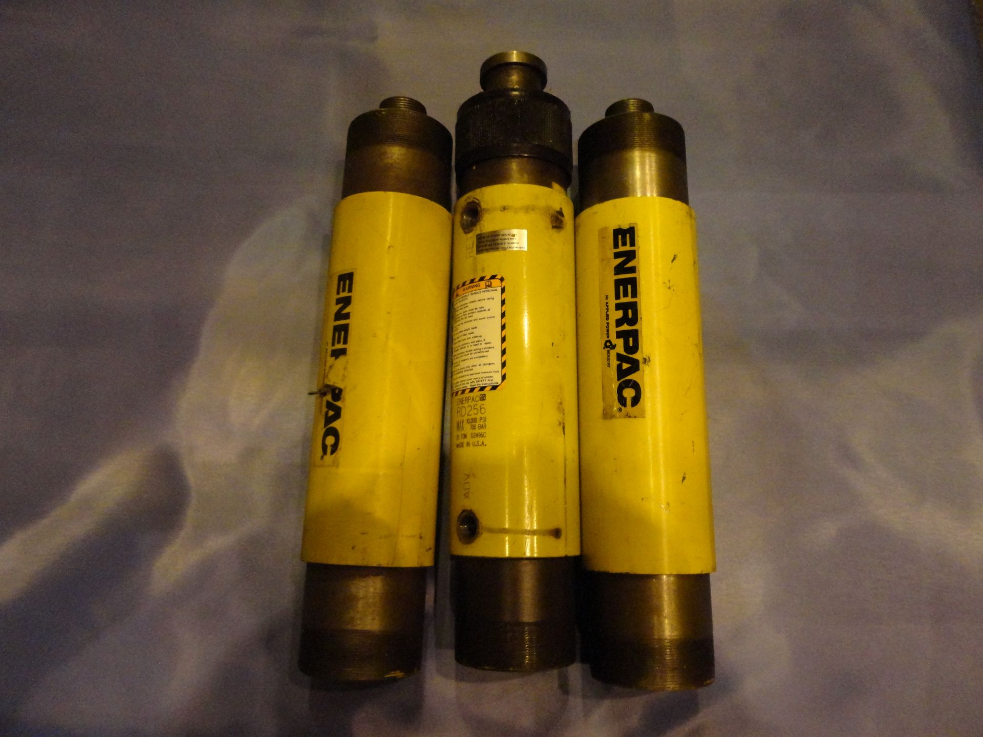 Lot of 3 - 25 Ton Enerpac 2 Way Cylinders - Image 2 of 5