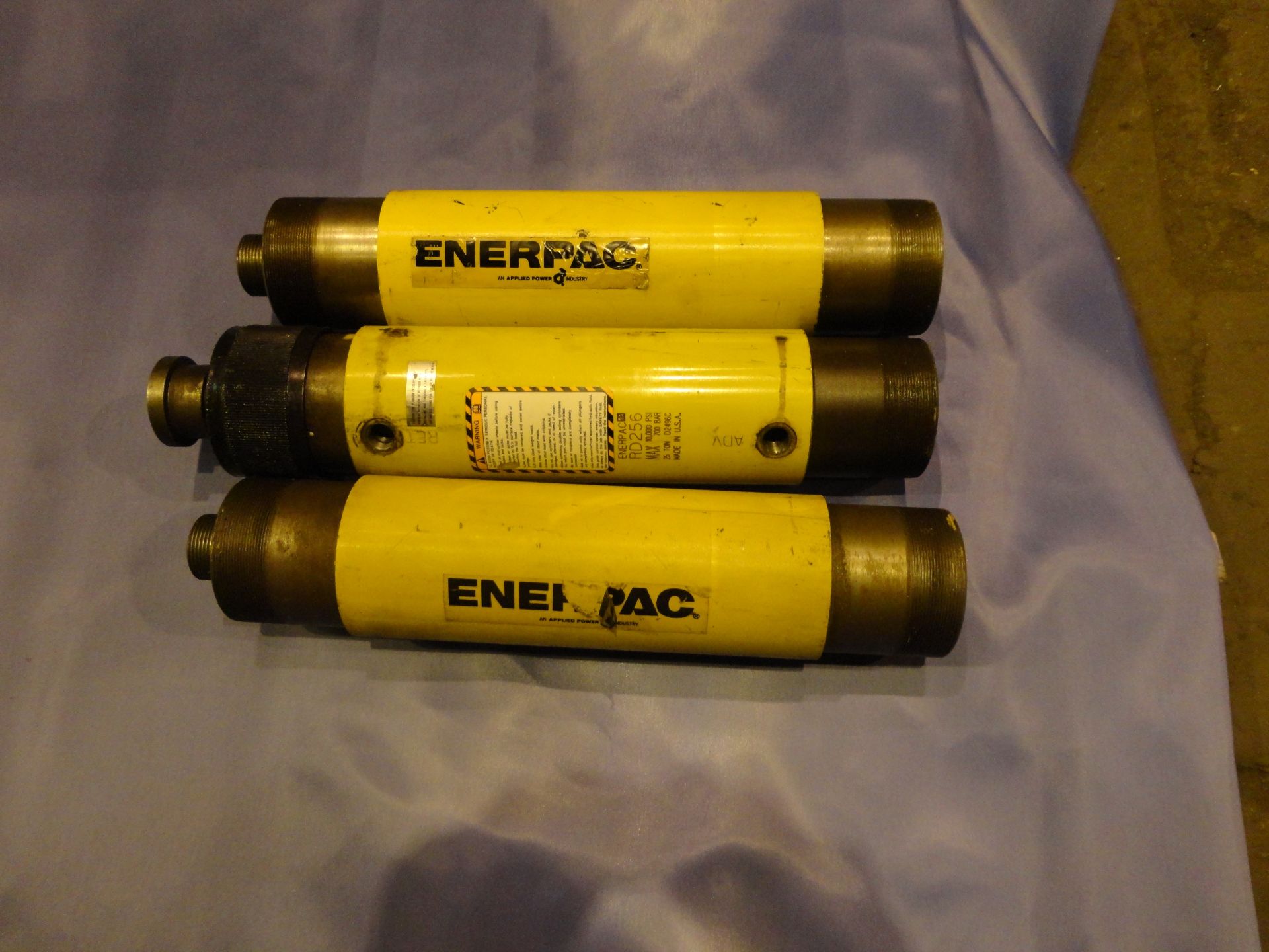 Lot of 3 - 25 Ton Enerpac 2 Way Cylinders - Image 5 of 5