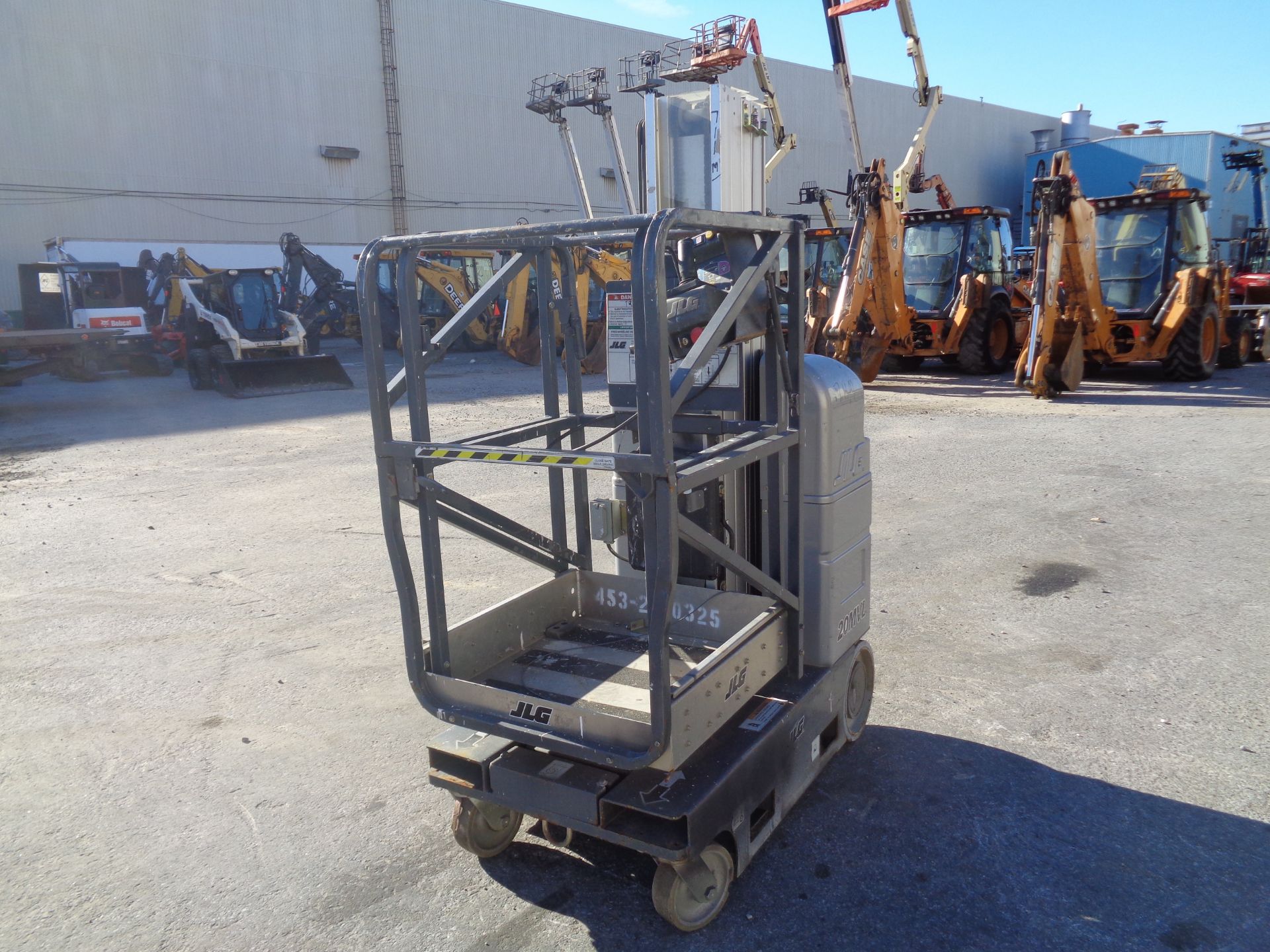 2013 JLG Electric Personal Scissor Lift - 20ft Height (1) - Image 4 of 10