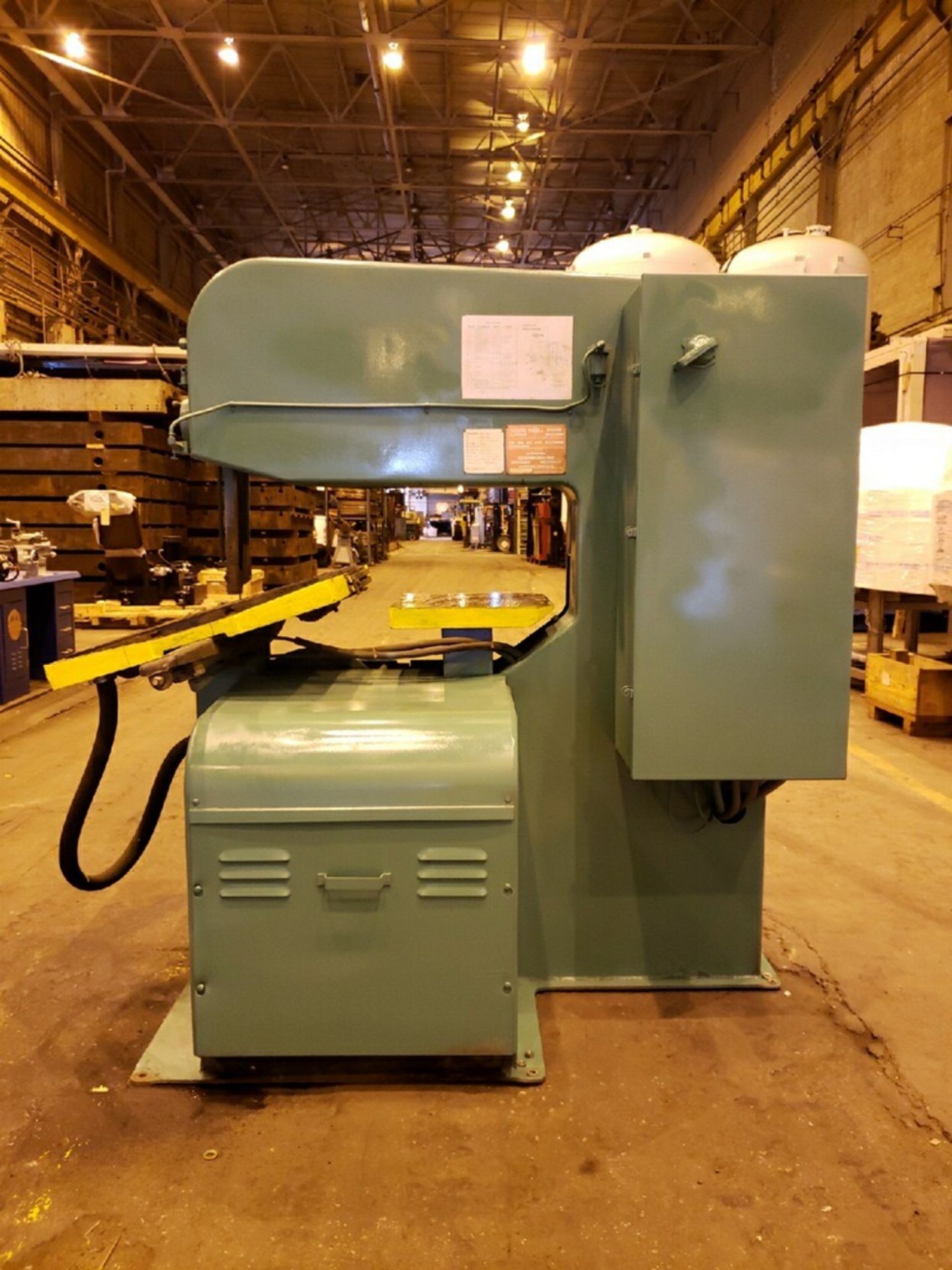 DoAll Vertical Band Saw - Image 2 of 11