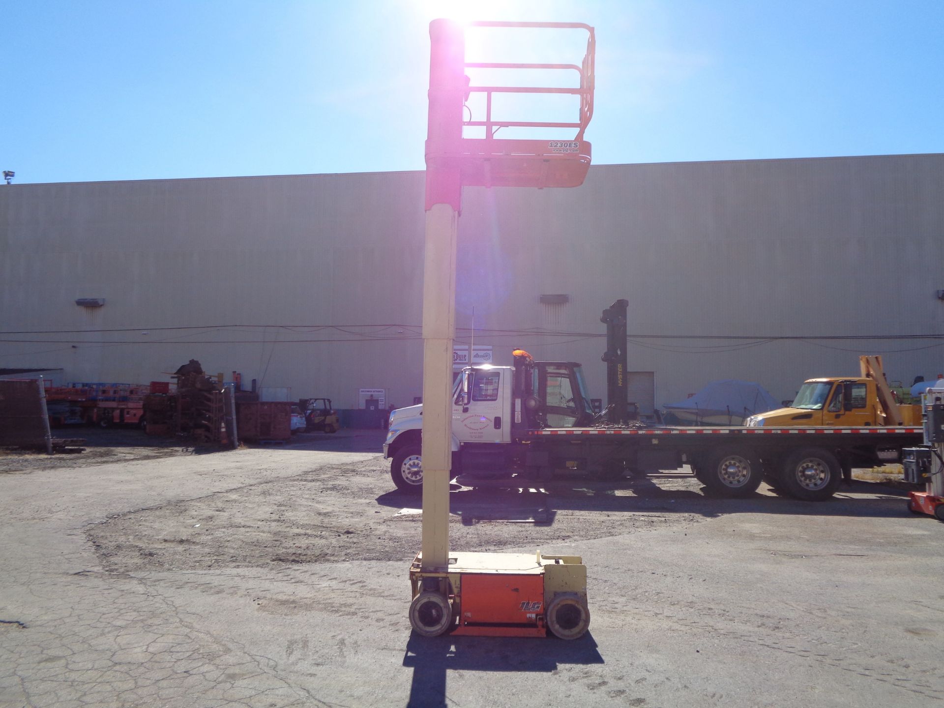 JLG 1230ES 500LB -Electric Personal Boom Scissor Man Aerial Lift - 12ft Height - Image 5 of 29