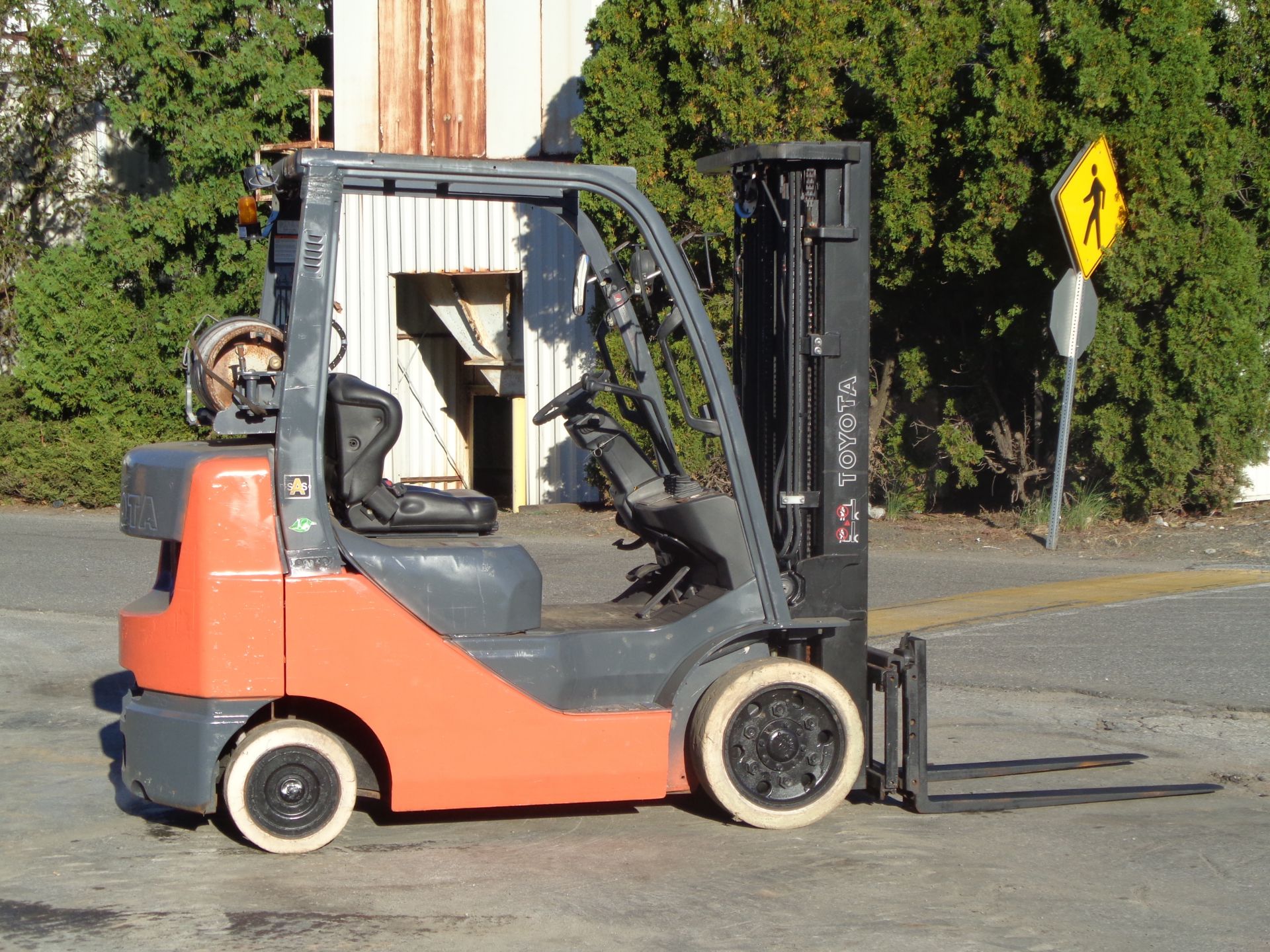 Toyota Forklift 8FGC025 5,000 lbs -Triple Mast - Side Shift - Image 5 of 20