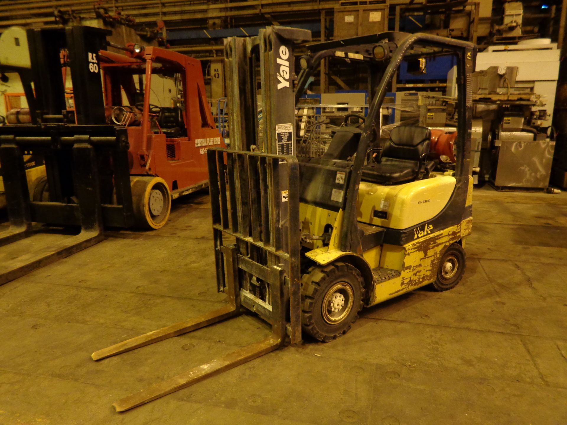 2006 YALE GLP040SVXNUSE080 FORKLIFT 4,000 lbs - Triple Mast - Image 14 of 17