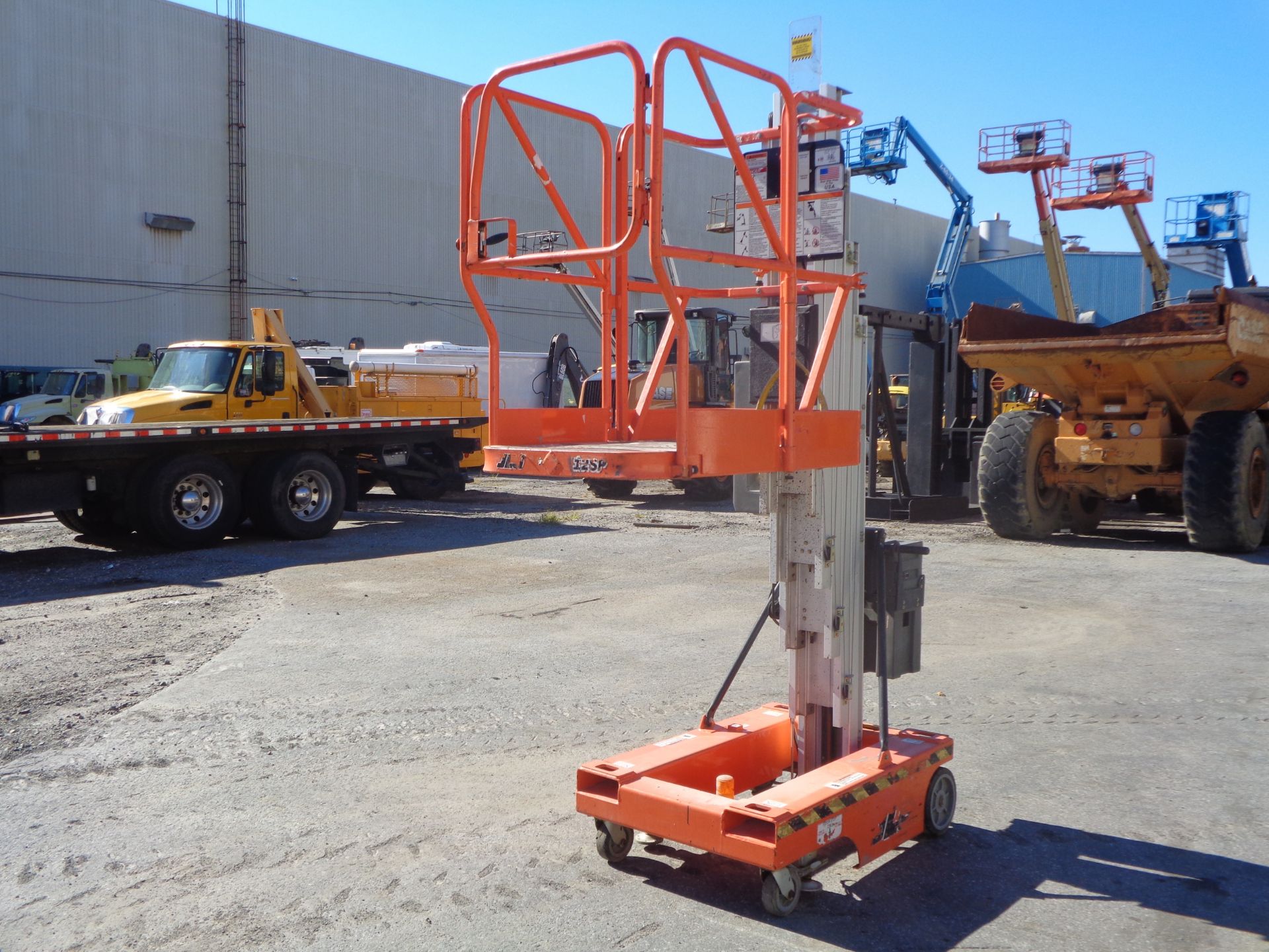 JLG 12SP 500LB -Electric Personal Man Aerial Lift - 12ft Height - Image 15 of 30
