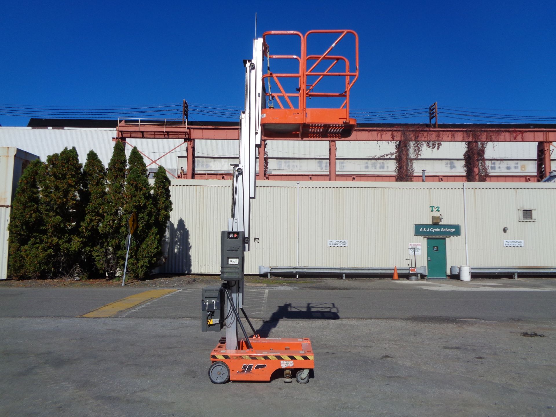 JLG 12SP 500LB -Electric Personal Man Aerial Lift - 12ft Height - Image 13 of 30