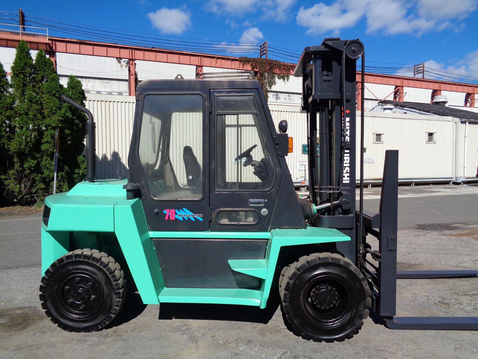 Mitsubishi -FD70 Forklift 15,000 lbs - Diesel - Fork Positioners- Side Shift