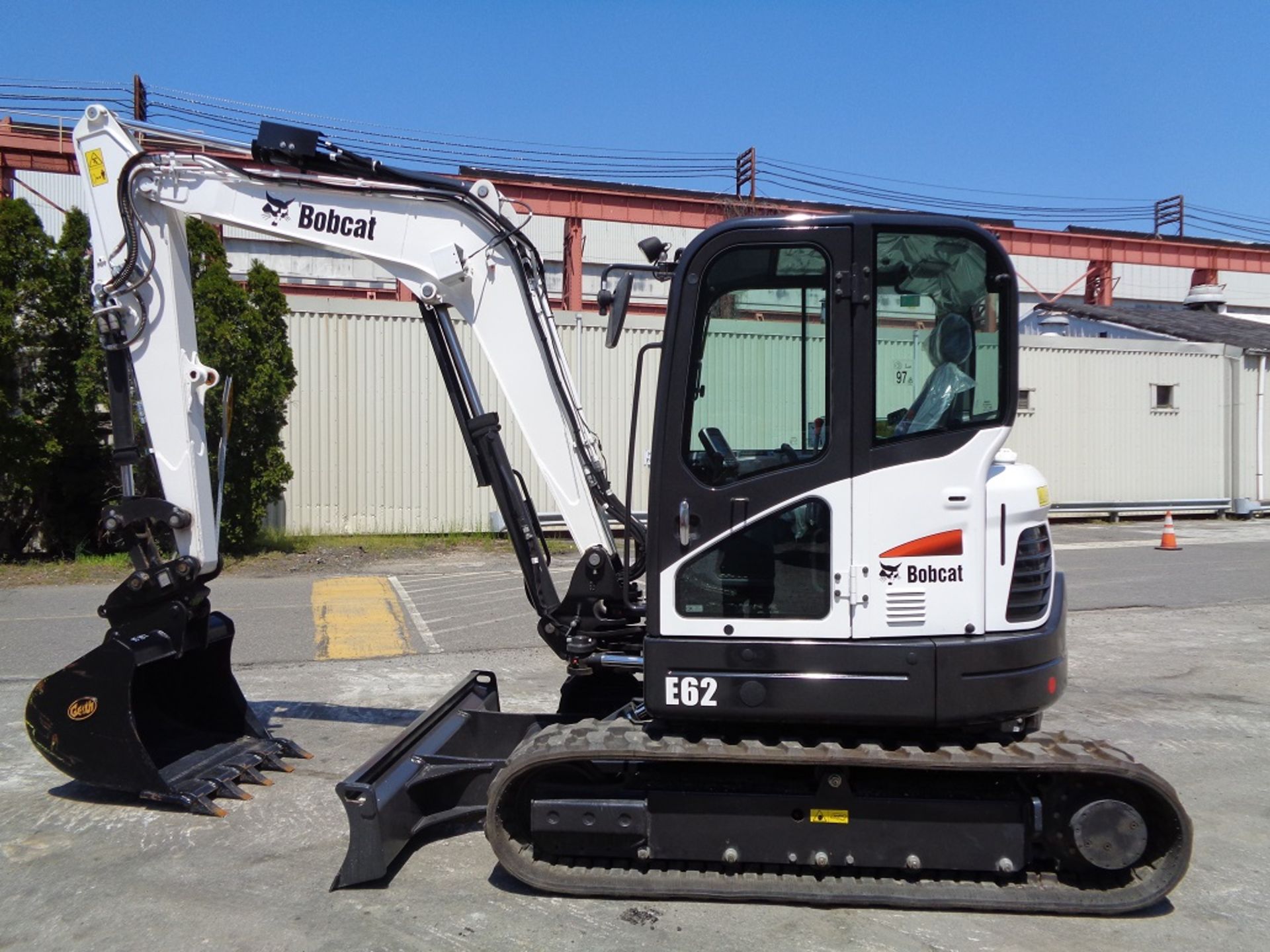 NEW 2017 Bobcat E62 Midi Excavator Loader Cab - AC - Quick Coupler - Dozer Blade