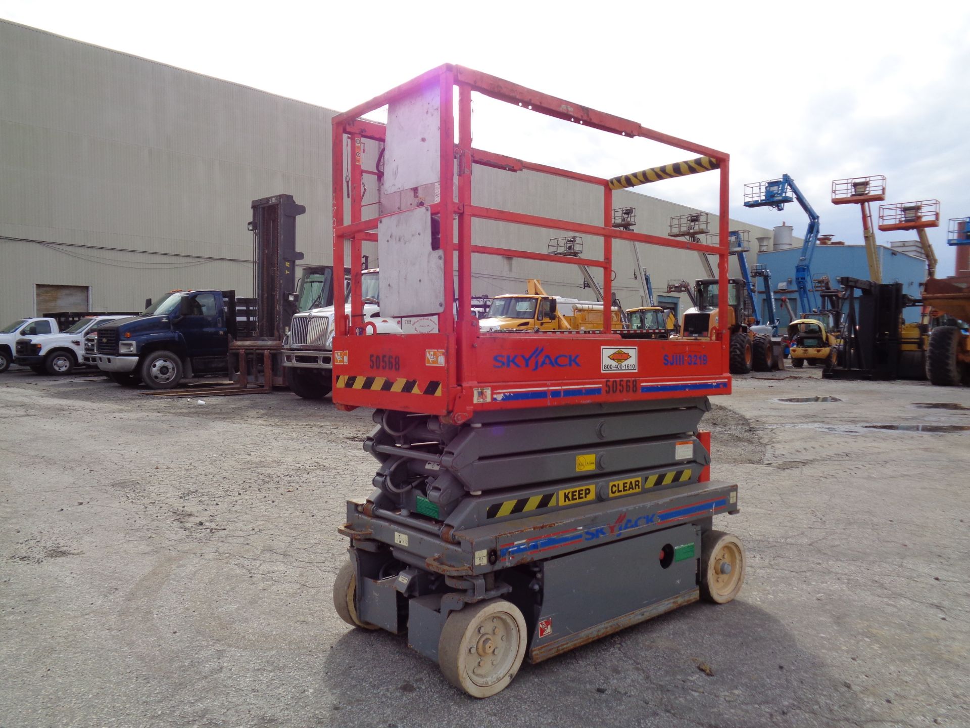 Electric Scissor LiftSKYJACK SJ111-3219 - Image 2 of 5