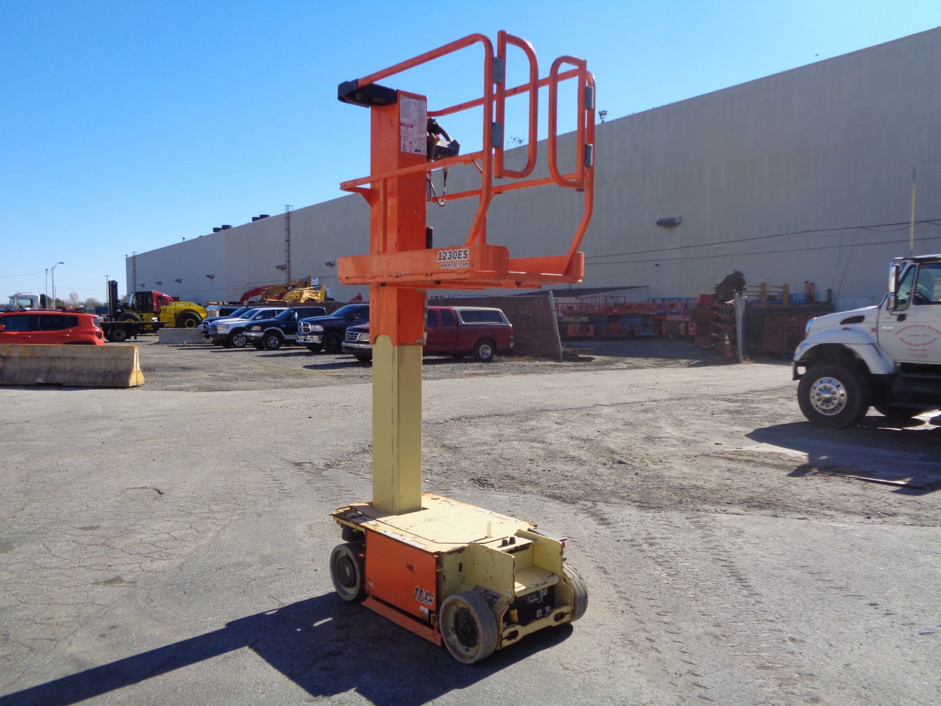 JLG 1230ES 500LB -Electric Personal Boom Scissor Man Aerial Lift - 12ft Height - Image 27 of 29