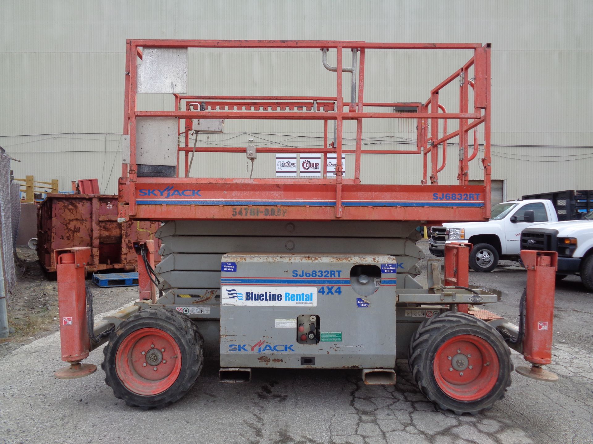 2011 Skyjack SJ 6832RT 4x4 Scissor Lift - 32Ft Height - Image 2 of 6