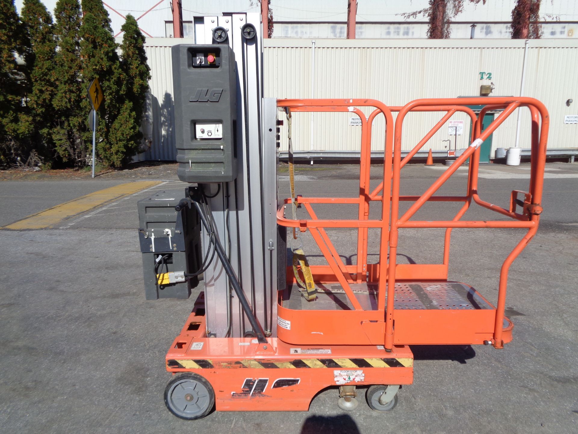 JLG 12SP 500LB -Electric Personal Man Aerial Lift - 12ft Height - Image 2 of 30