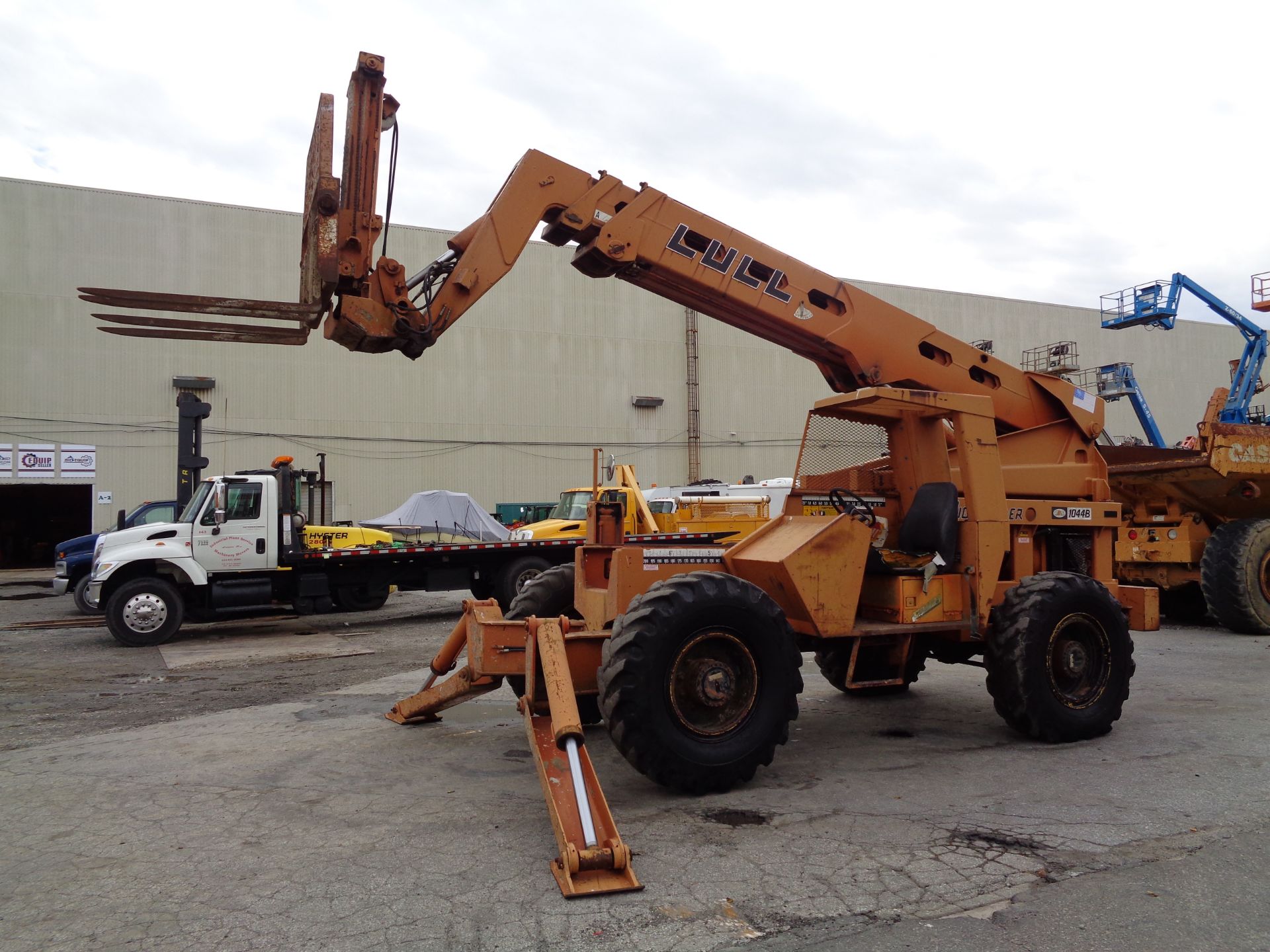 Highlander Lull 1044B Telescopic Forklift - 10,000 lbs - Image 24 of 33