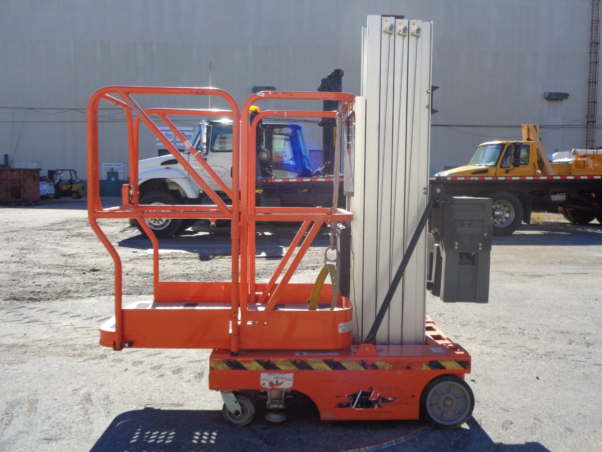 JLG 12SP 500LB -Electric Personal Man Aerial Lift - 12ft Height - Image 21 of 30