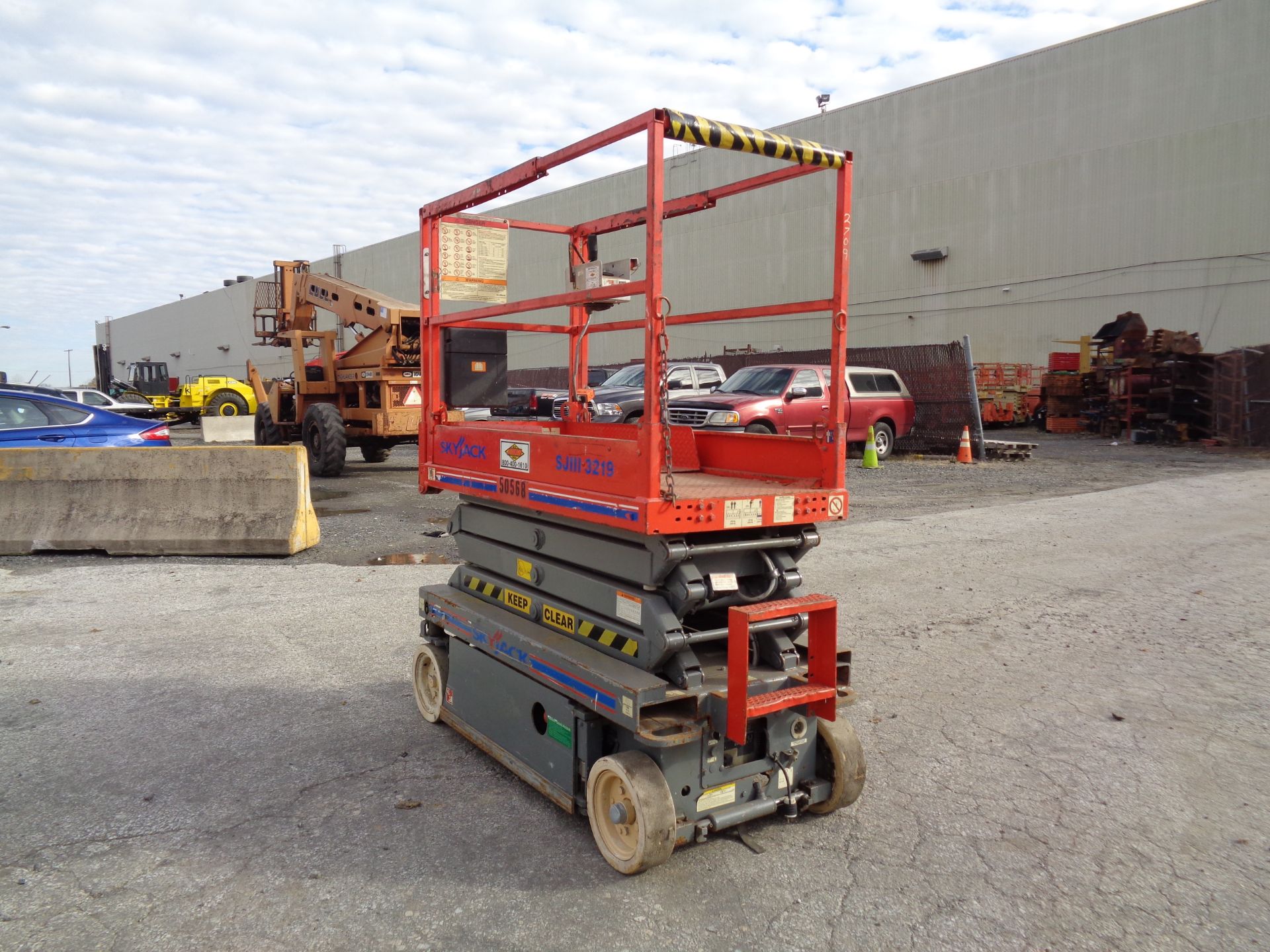 Electric Scissor LiftSKYJACK SJ111-3219 - Image 3 of 5