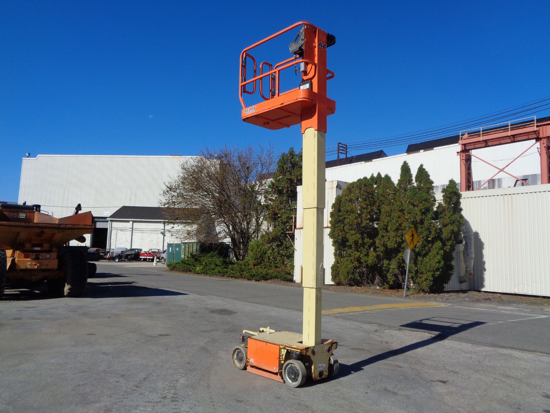 JLG 1230ES 500LB -Electric Personal Boom Scissor Man Aerial Lift - 12ft Height - Image 2 of 29