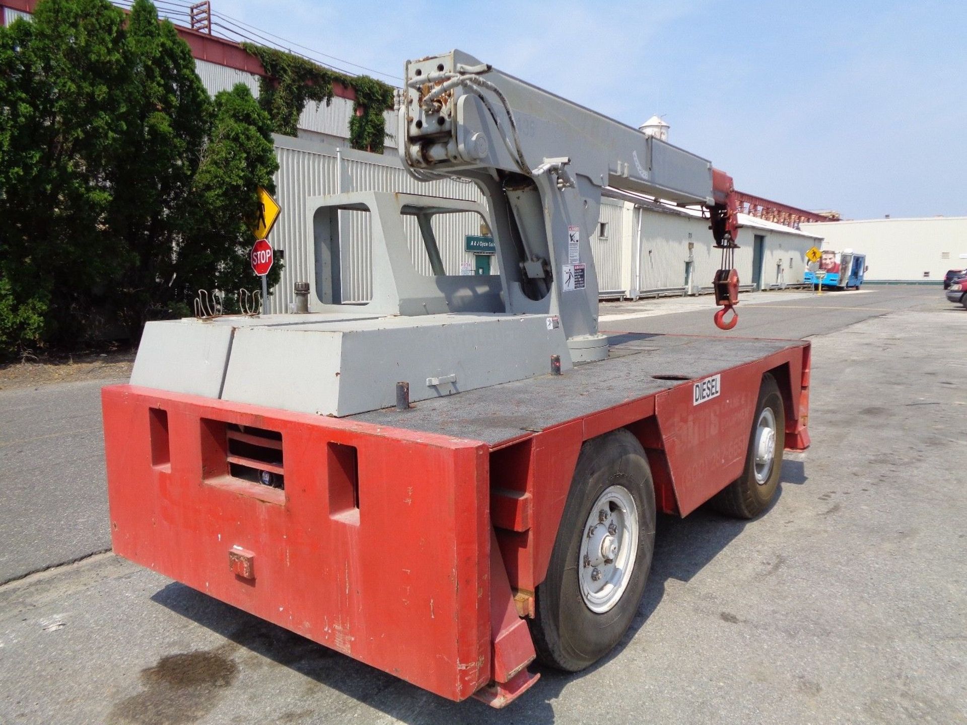 Shuttlelift 3330ELB Carry Deck Hydraulic Crane -17,000 lbs - Diesel - Image 2 of 11