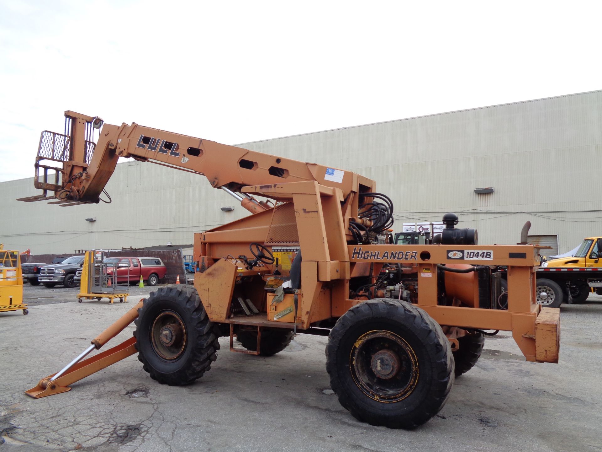 Highlander Lull 1044B Telescopic Forklift - 10,000 lbs - Image 15 of 33