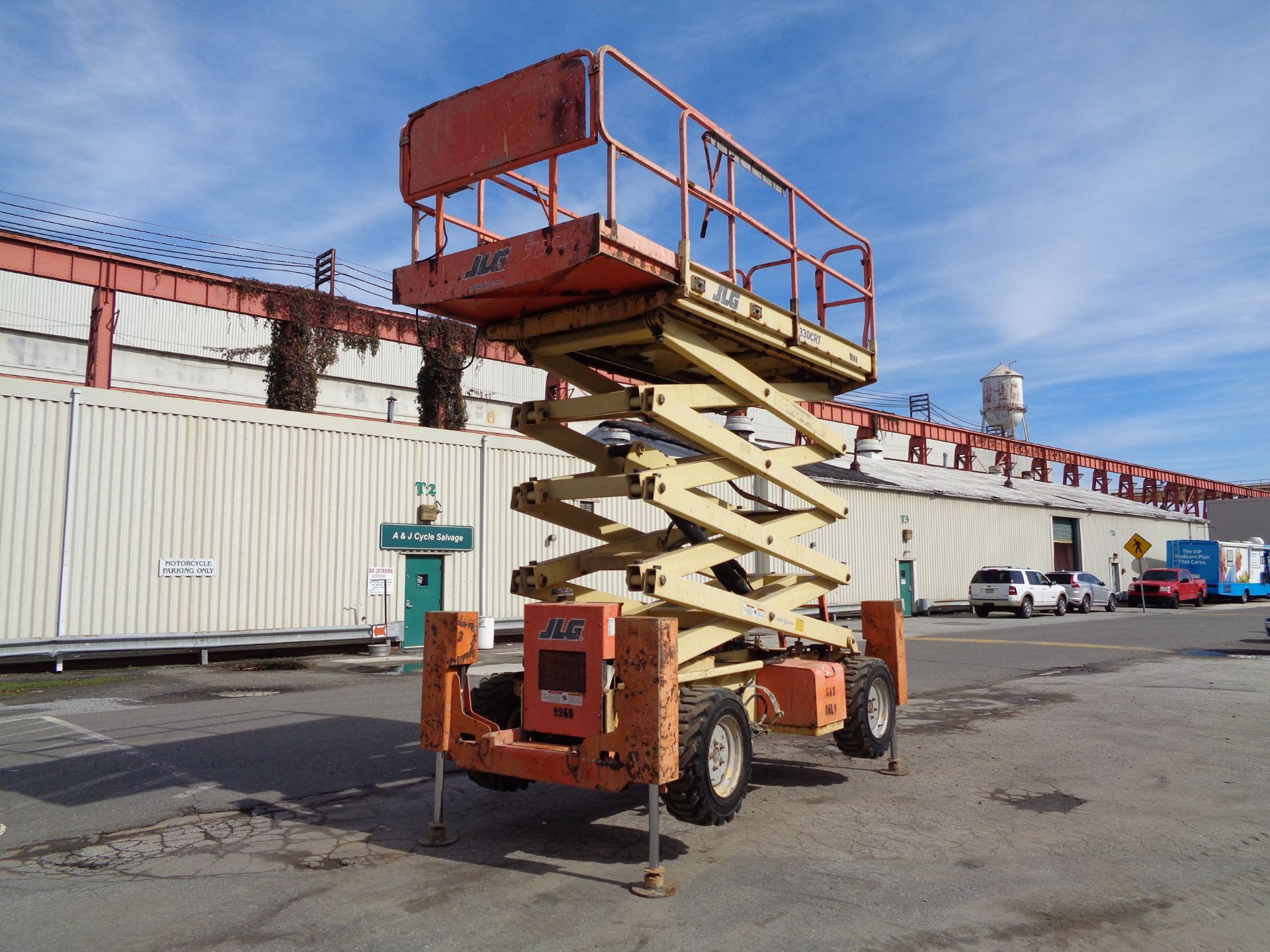 JLG 330CRT- Scissor Man Aerial Lift -Dual Fuel -33ft height - Image 11 of 22