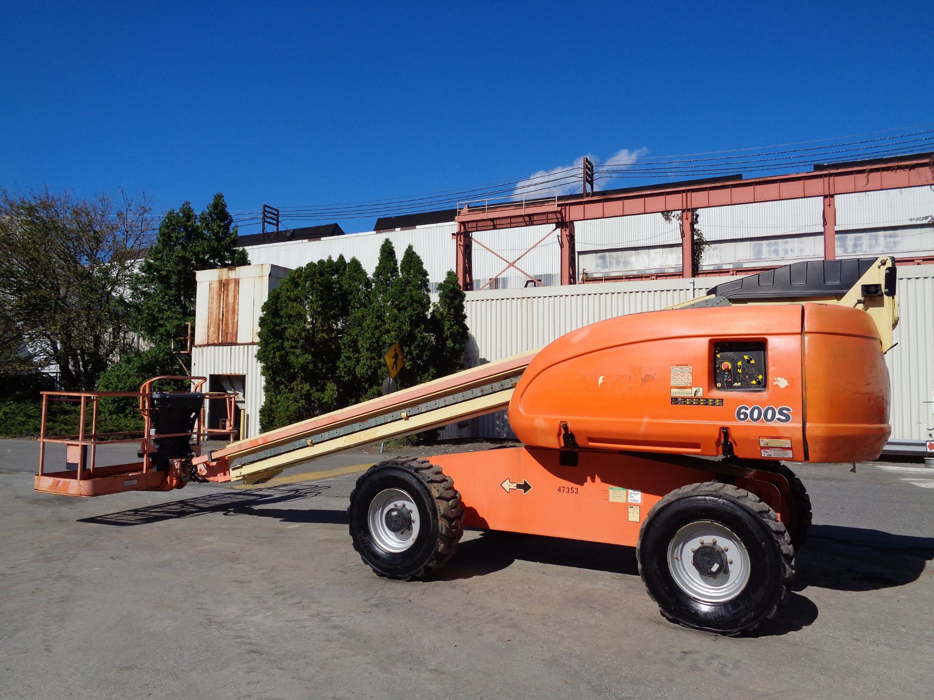 JLG 600S Boom Lift - 4x4 - 60ft Height - Image 17 of 19