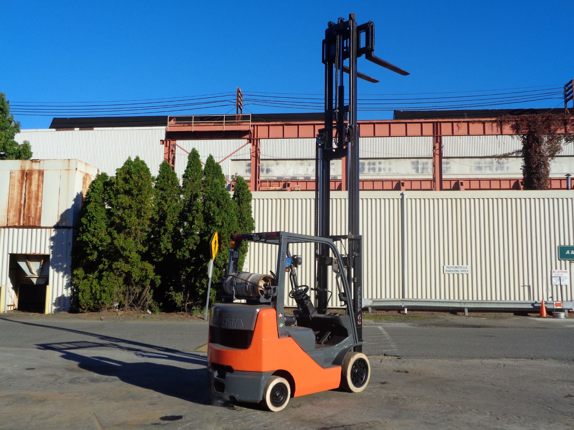 Toyota Forklift 8FGC025 5,000 lbs -Triple Mast - Side Shift - Image 19 of 20