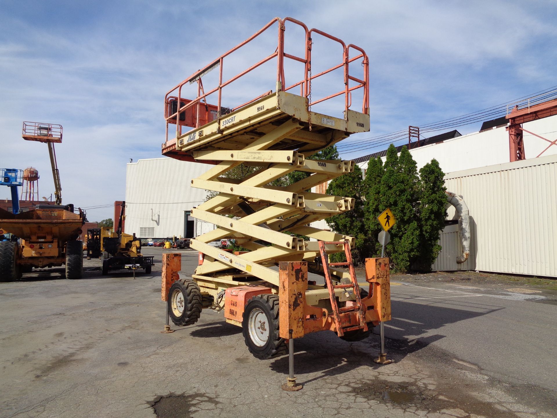 JLG 330CRT- Scissor Man Aerial Lift -Dual Fuel -33ft height - Image 14 of 22