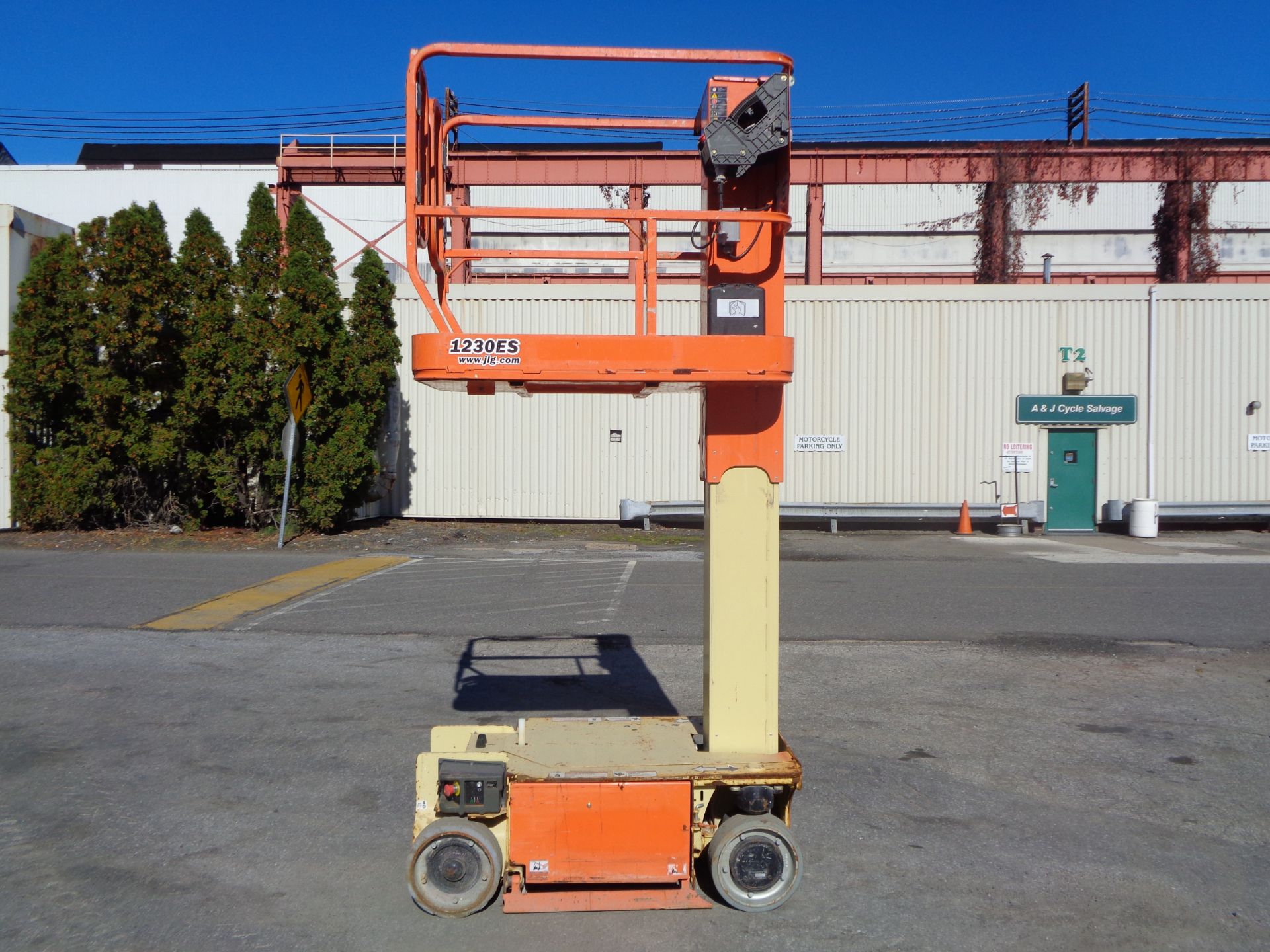 JLG 1230ES 500LB -Electric Personal Boom Scissor Man Aerial Lift - 12ft Height - Image 9 of 29