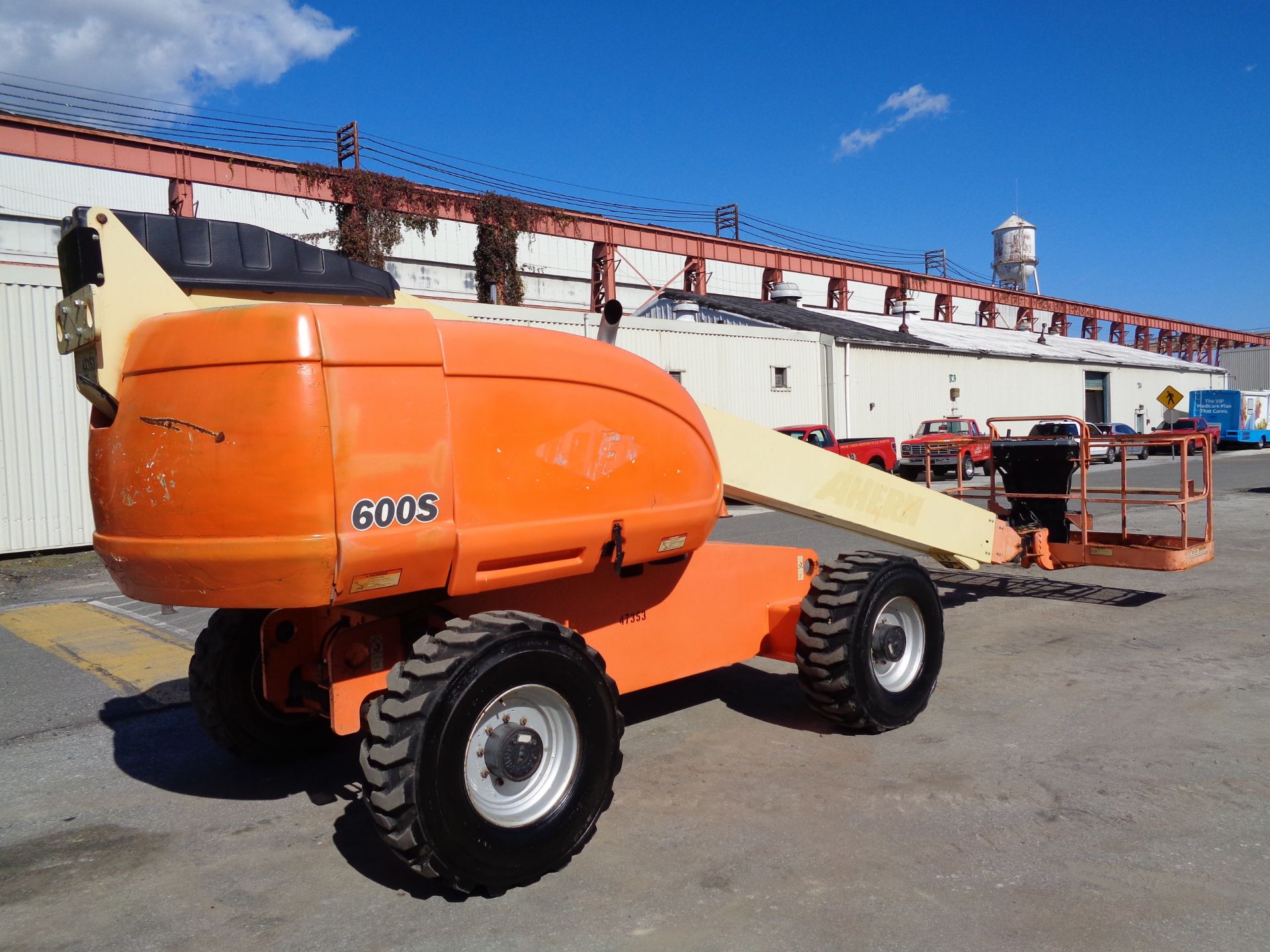 JLG 600S Boom Lift - 4x4 - 60ft Height - Image 10 of 19