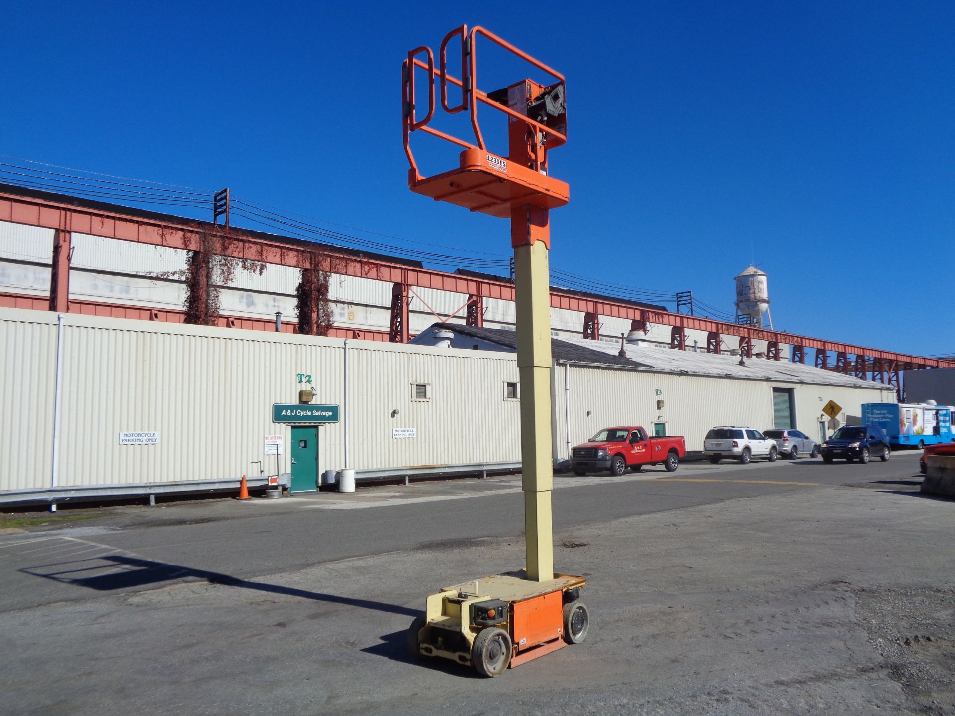 JLG 1230ES 500LB -Electric Personal Boom Scissor Man Aerial Lift - 12ft Height - Image 8 of 29