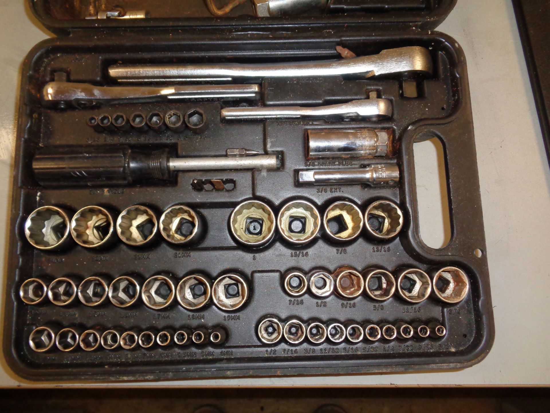 Craftsman 1/2", 3/8" and 1/4" Drive Socket Set - Image 3 of 4