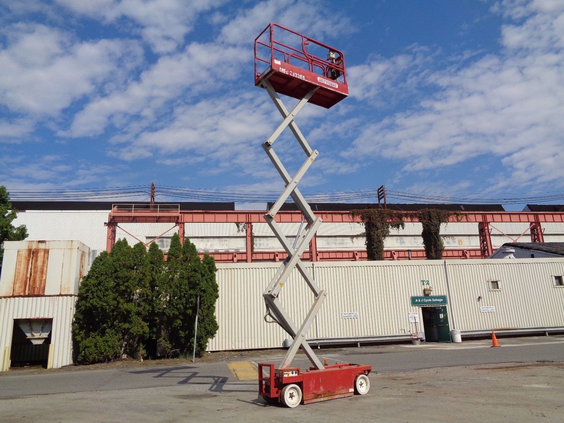 2008 MEC 2633ES Electric 26ft Scissor Lift - Man - Aerial - Boom Lift - Image 8 of 9