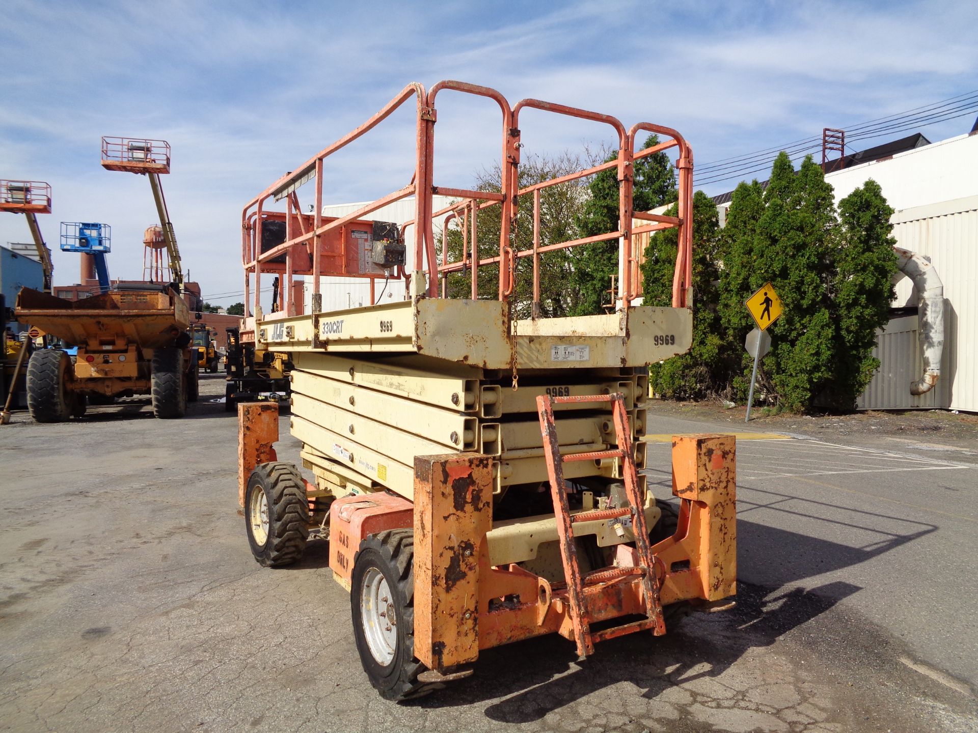 JLG 330CRT- Scissor Man Aerial Lift -Dual Fuel -33ft height - Image 22 of 22