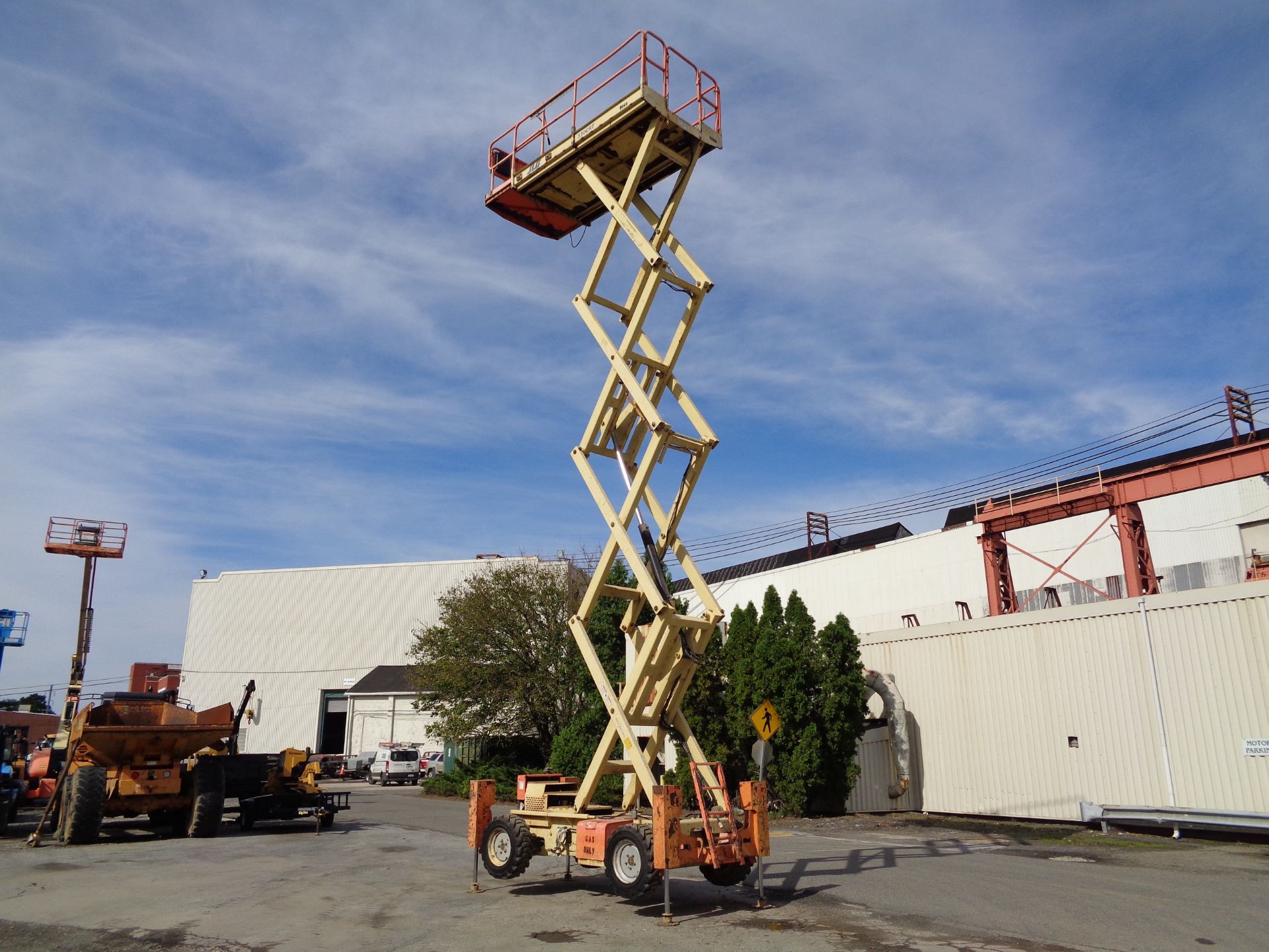 JLG 330CRT- Scissor Man Aerial Lift -Dual Fuel -33ft height - Image 6 of 22