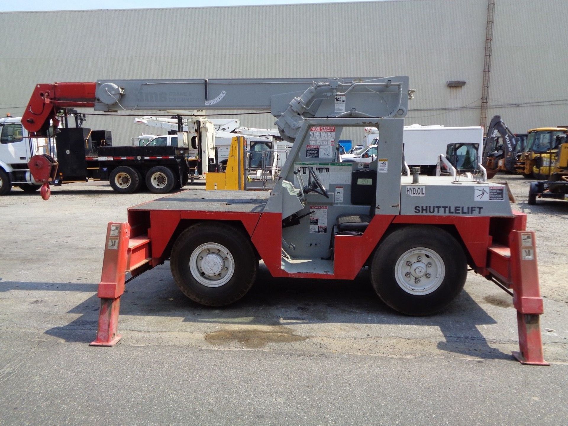 Shuttlelift 3330ELB Carry Deck Hydraulic Crane -17,000 lbs - Diesel