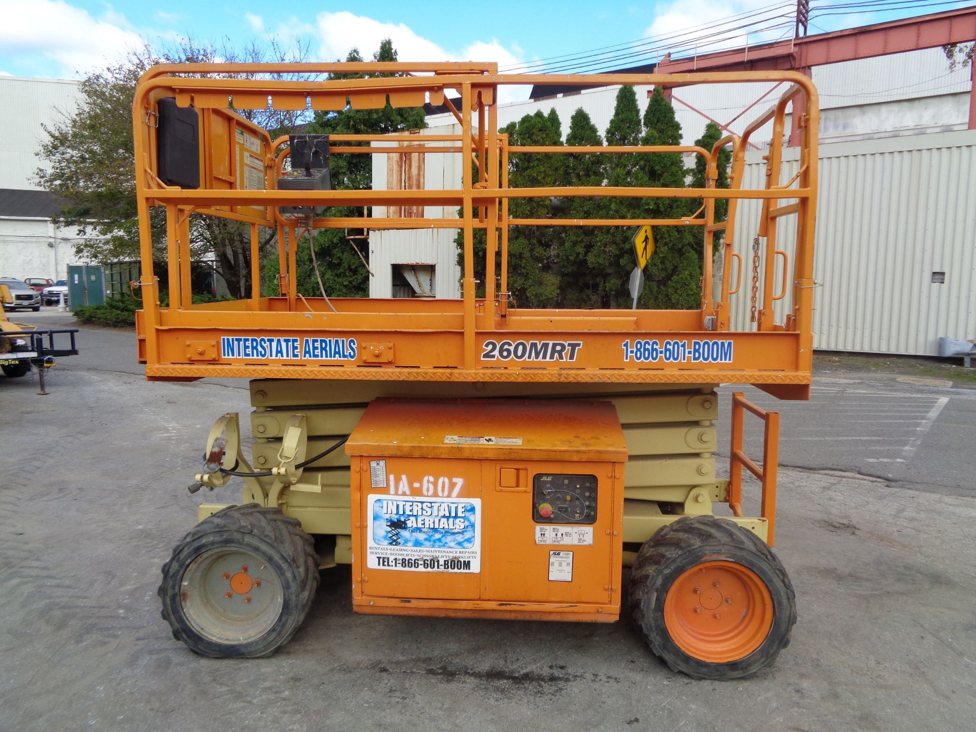 JLG 260MRT Rough Terrain Scissor Lift - 4x4 - 26FT Height