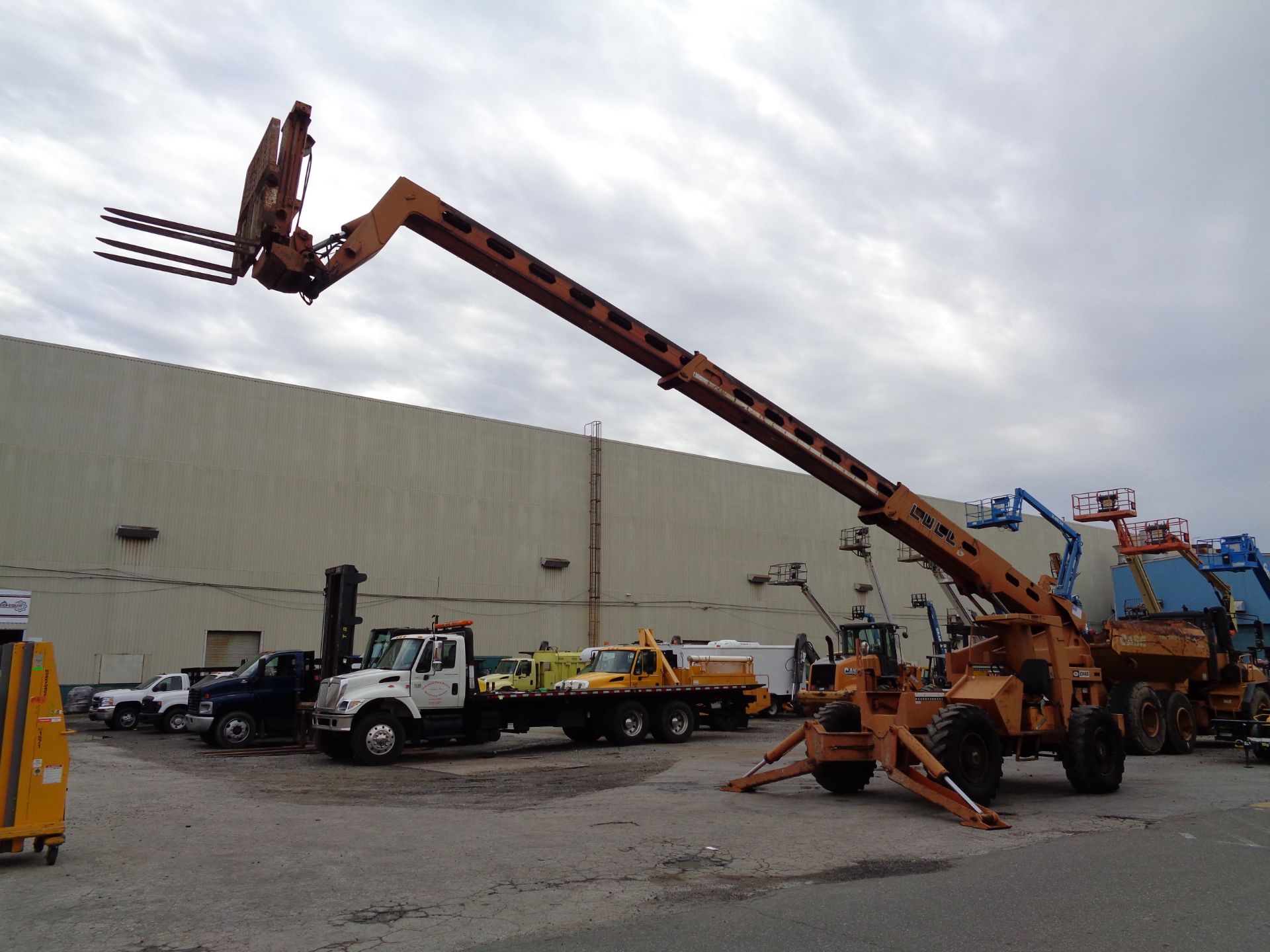 Highlander Lull 1044B Telescopic Forklift - 10,000 lbs - Image 2 of 33