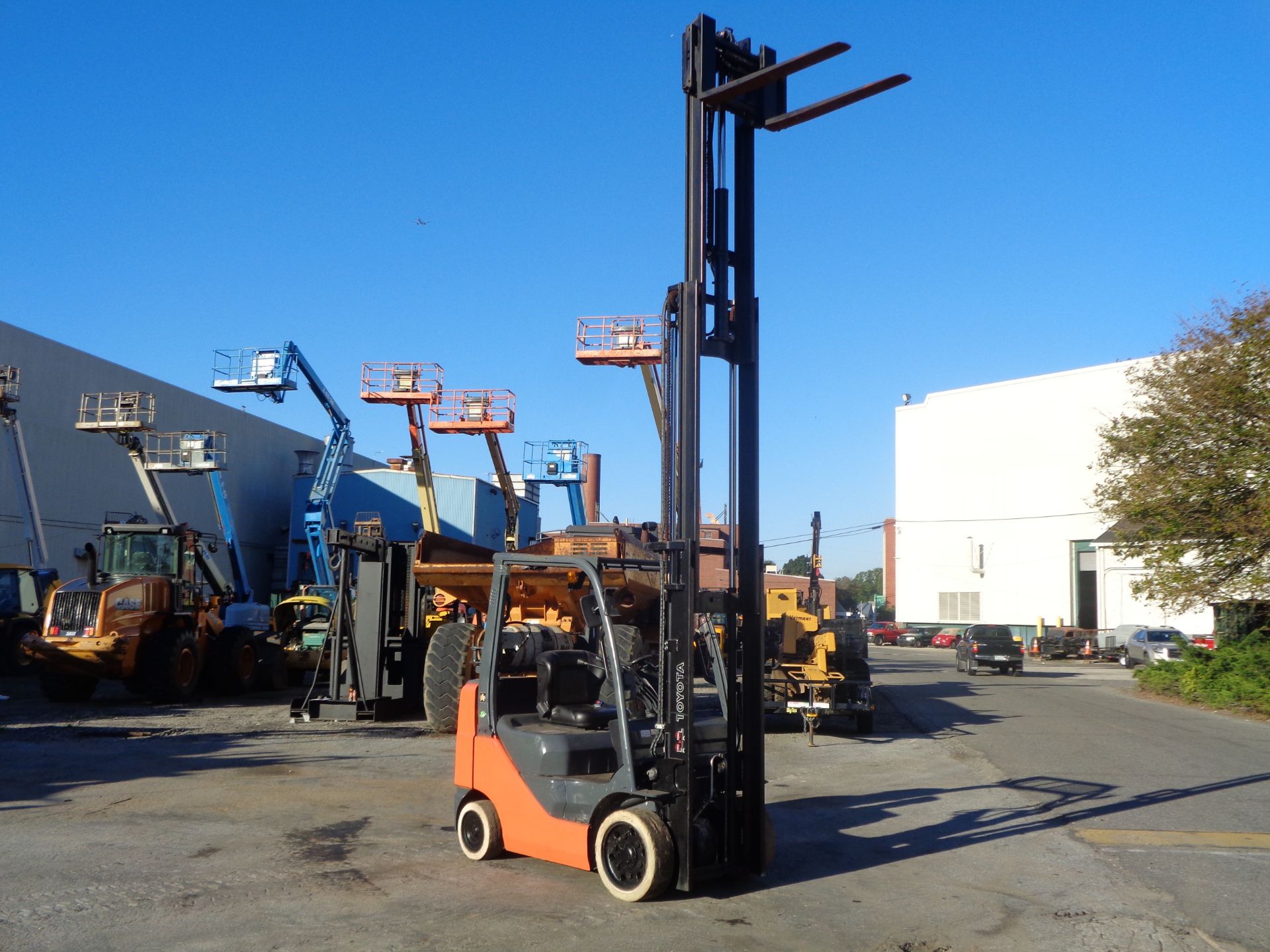 Toyota Forklift 8FGC025 5,000 lbs -Triple Mast - Side Shift - Image 16 of 20