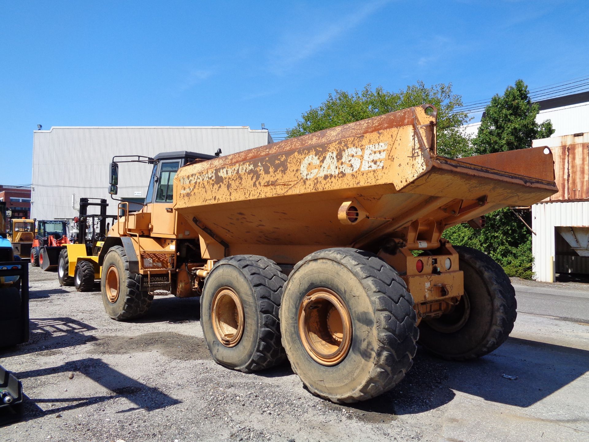 Case 330 Articulating Dump Truck - Image 4 of 6