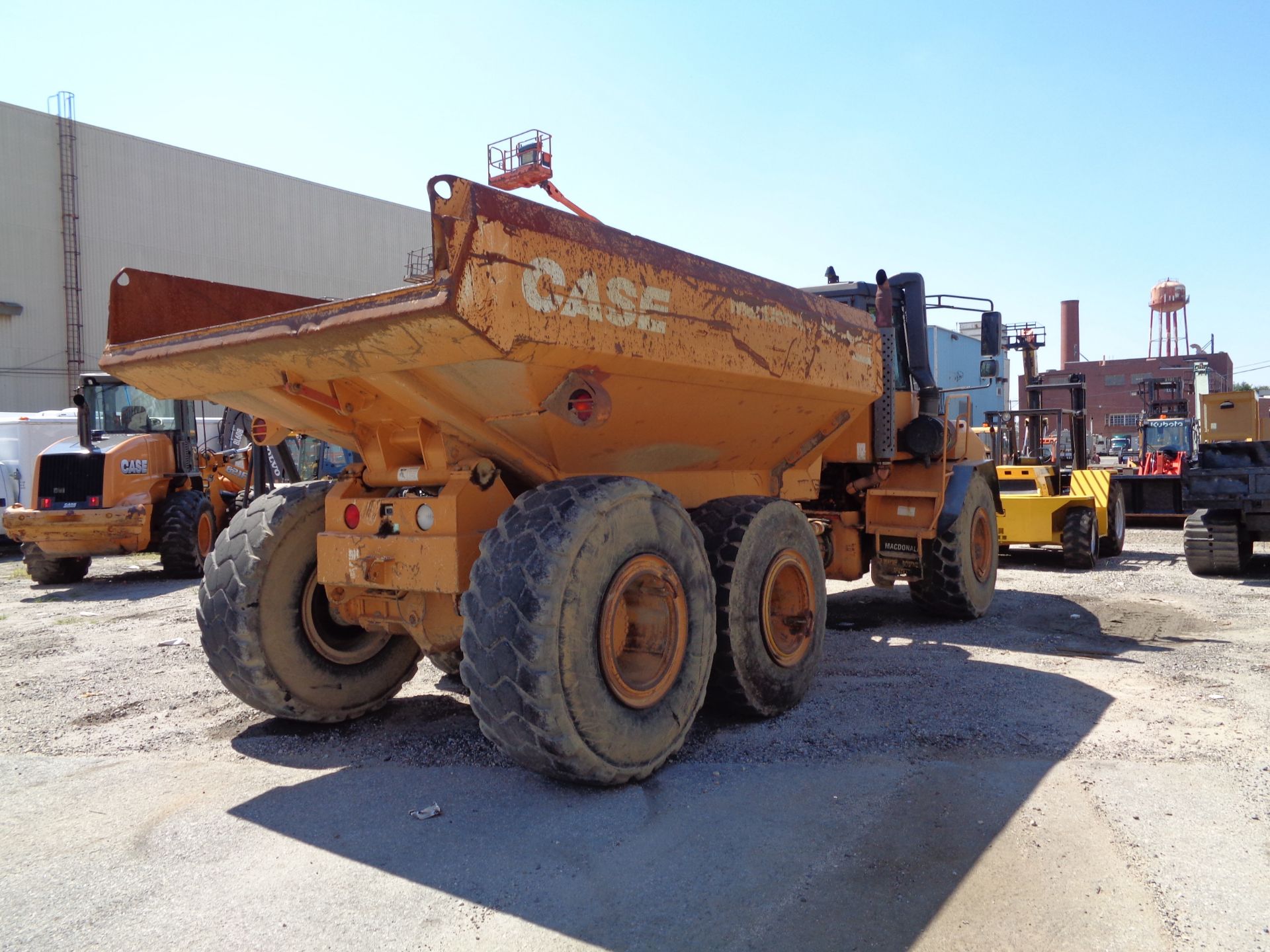 Case 330 Articulating Dump Truck - Image 5 of 6