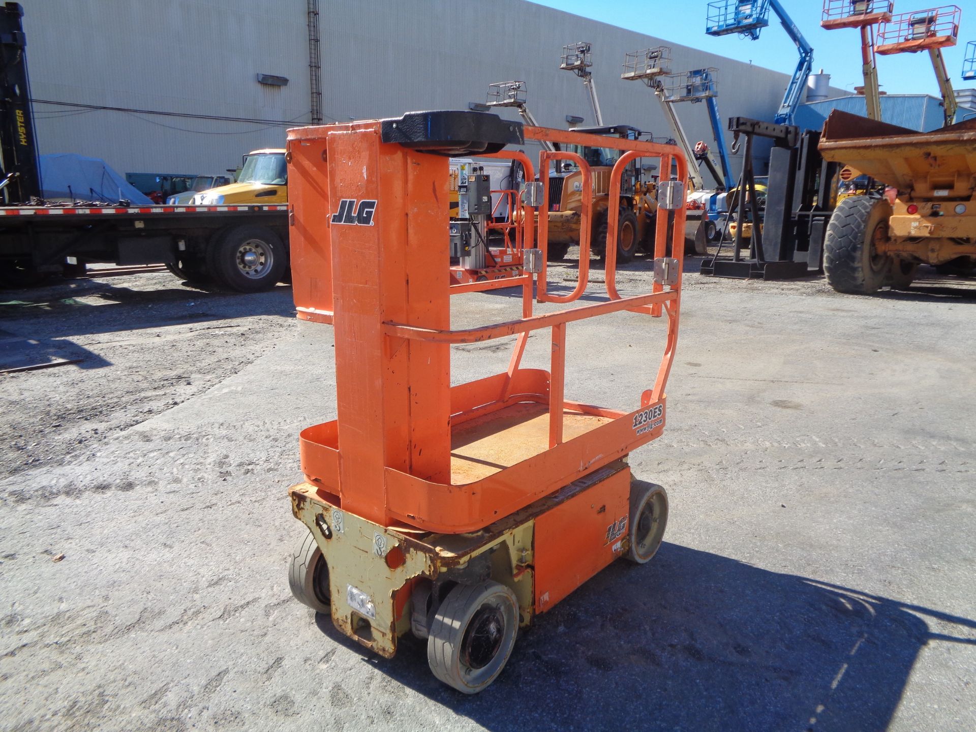 JLG 1230ES 500LB -Electric Personal Boom Scissor Man Aerial Lift - 12ft Height - Image 16 of 29