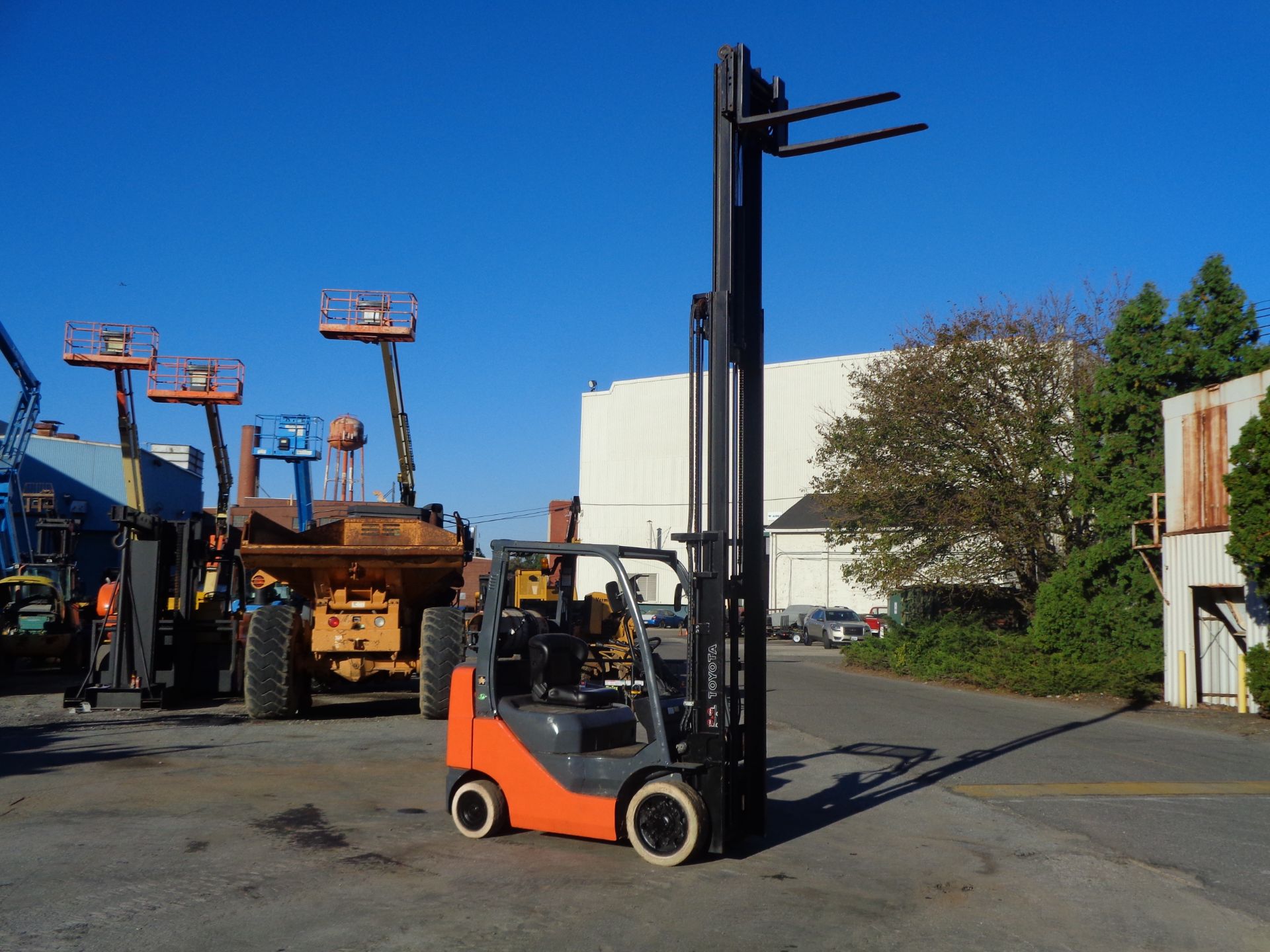 Toyota Forklift 8FGC025 5,000 lbs -Triple Mast - Side Shift - Image 18 of 20