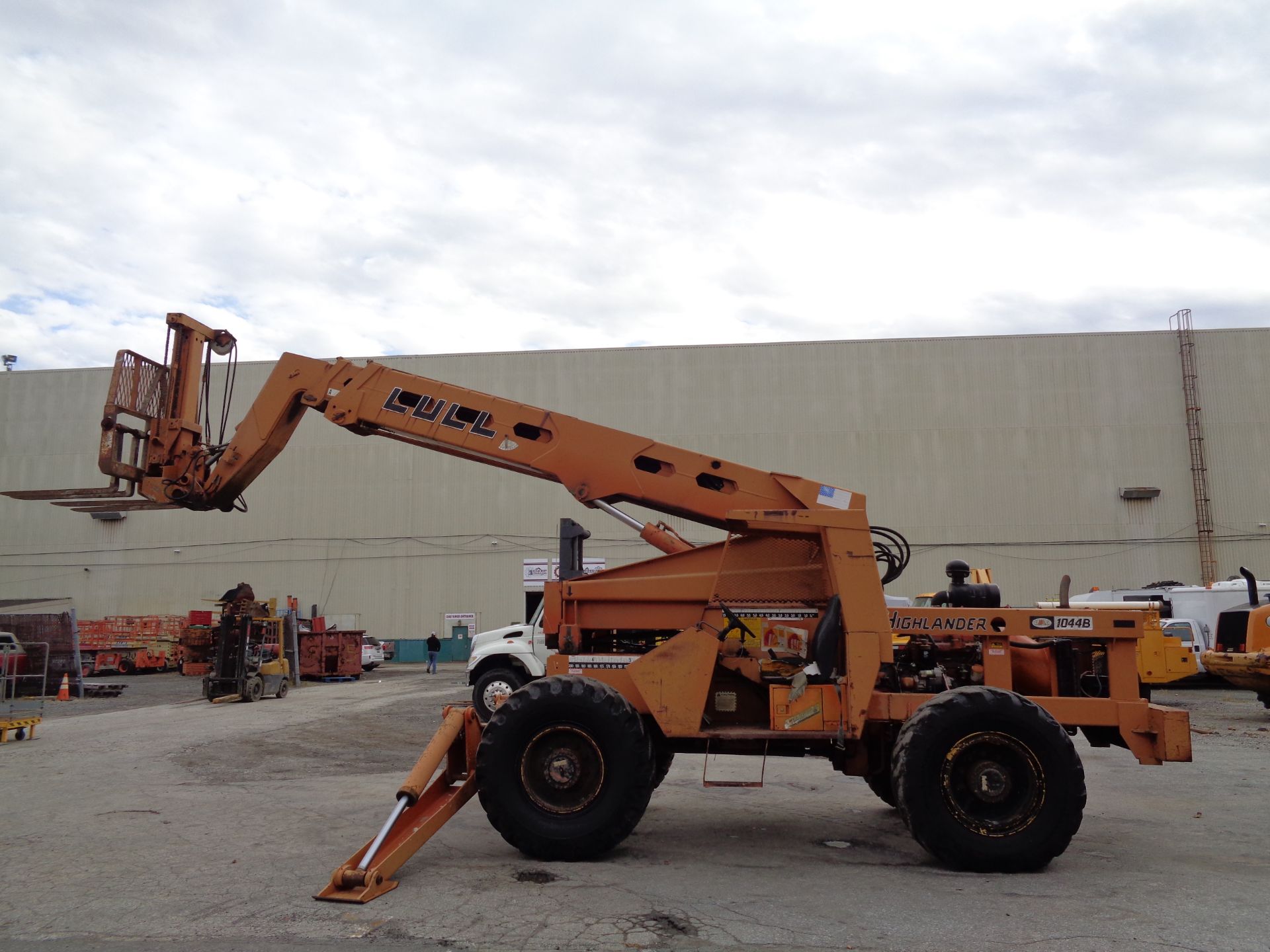 Highlander Lull 1044B Telescopic Forklift - 10,000 lbs - Image 14 of 33