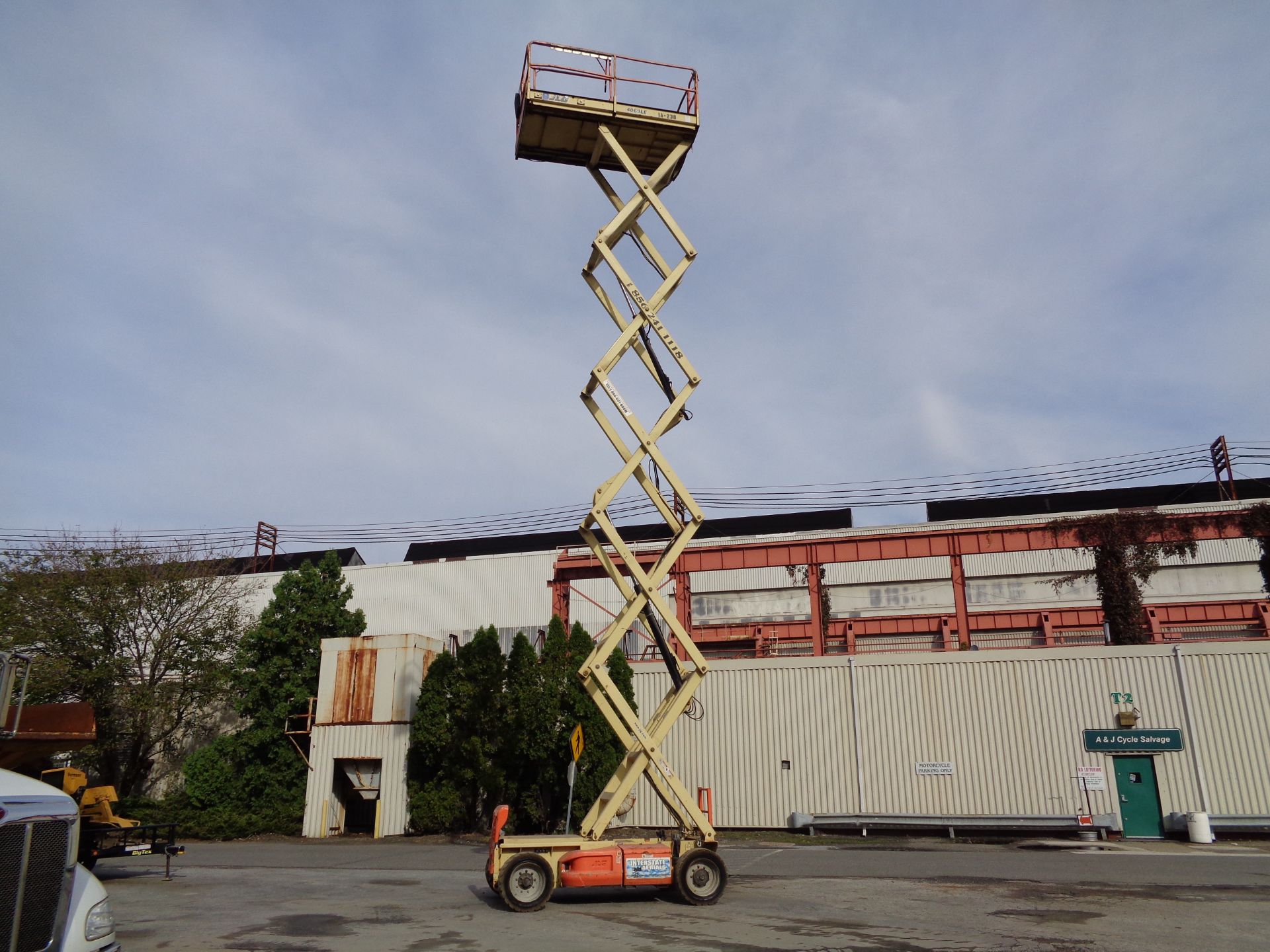 JLG 4069LE- Scissor Boom Man Aerial Lift -Electric - 40 Ft Height - Image 2 of 21