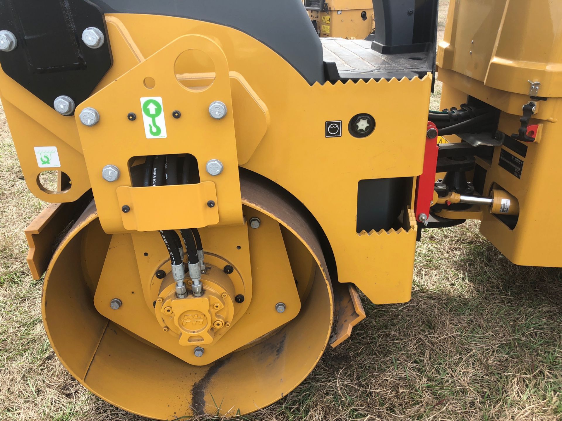 UNUSED New Caterpillar CB2.7 Double Drum Vibrating Roller Compactor - Only 2 Hrs - Image 2 of 11