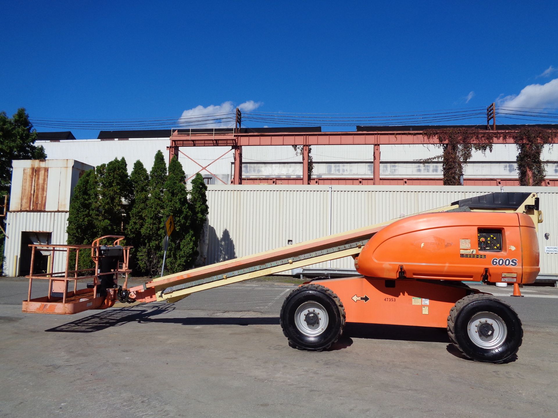 JLG 600S Boom Lift - 4x4 - 60ft Height