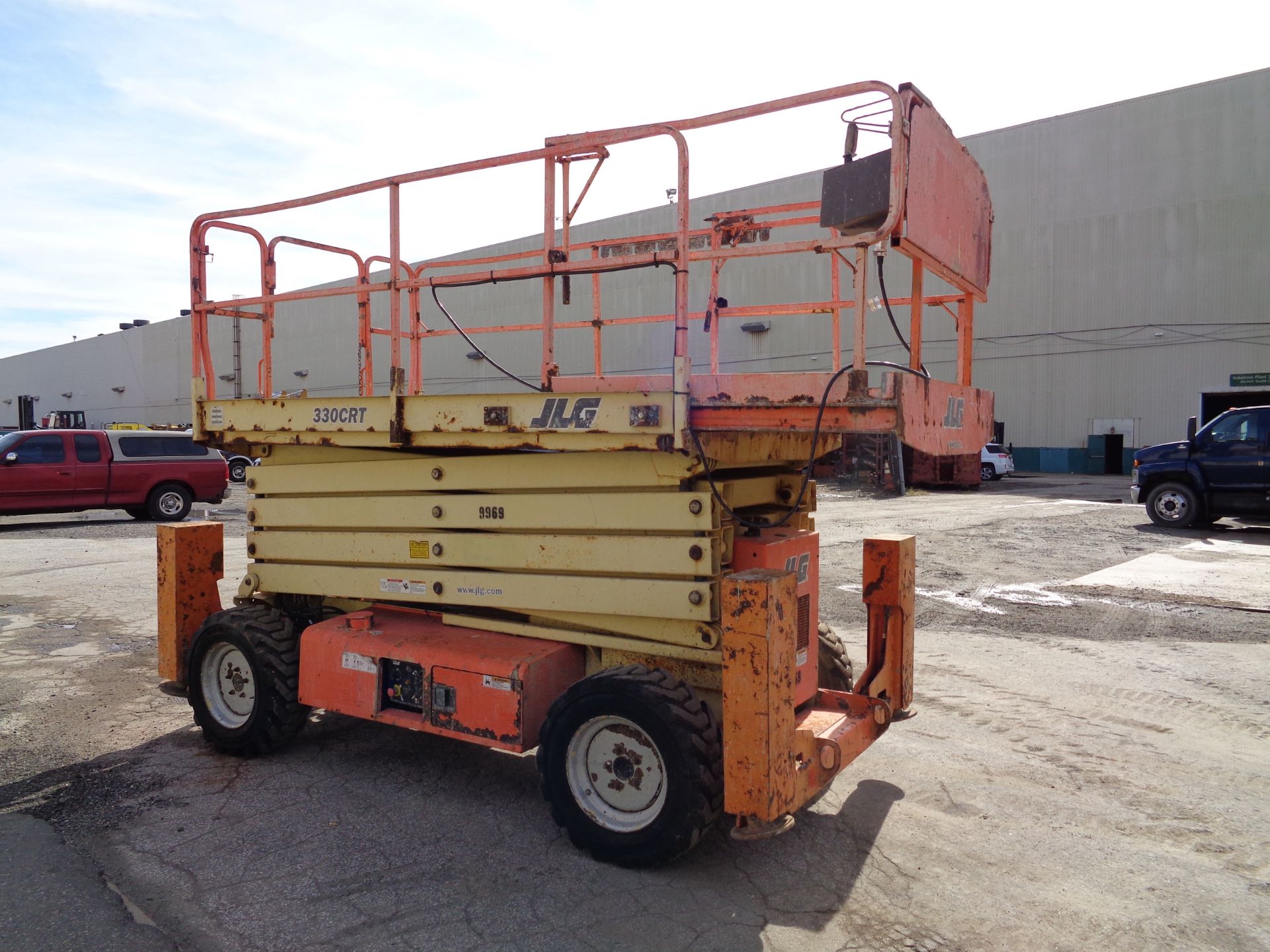 JLG 330CRT- Scissor Man Aerial Lift -Dual Fuel -33ft height - Image 17 of 22