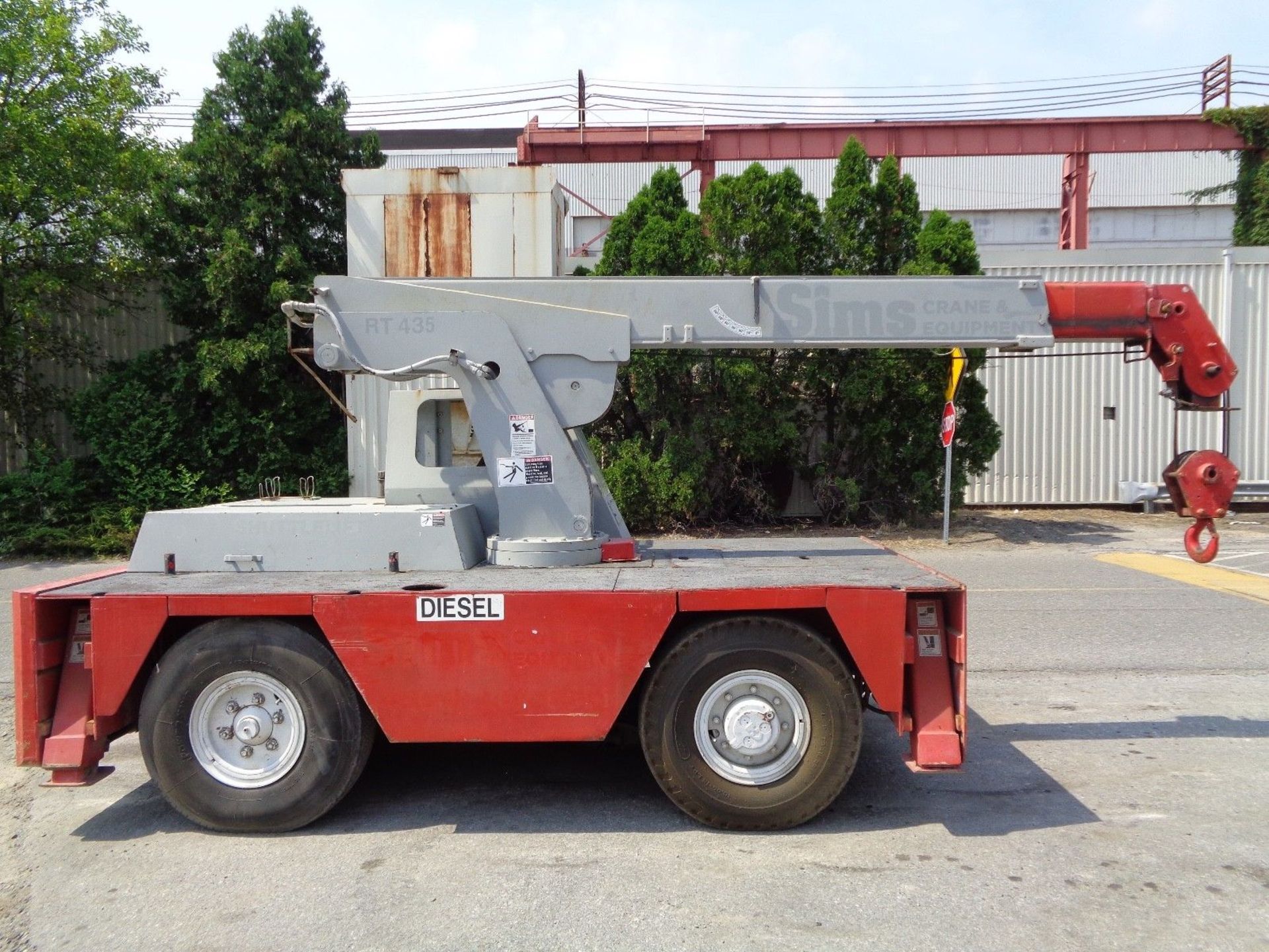 Shuttlelift 3330ELB Carry Deck Hydraulic Crane -17,000 lbs - Diesel - Image 3 of 11