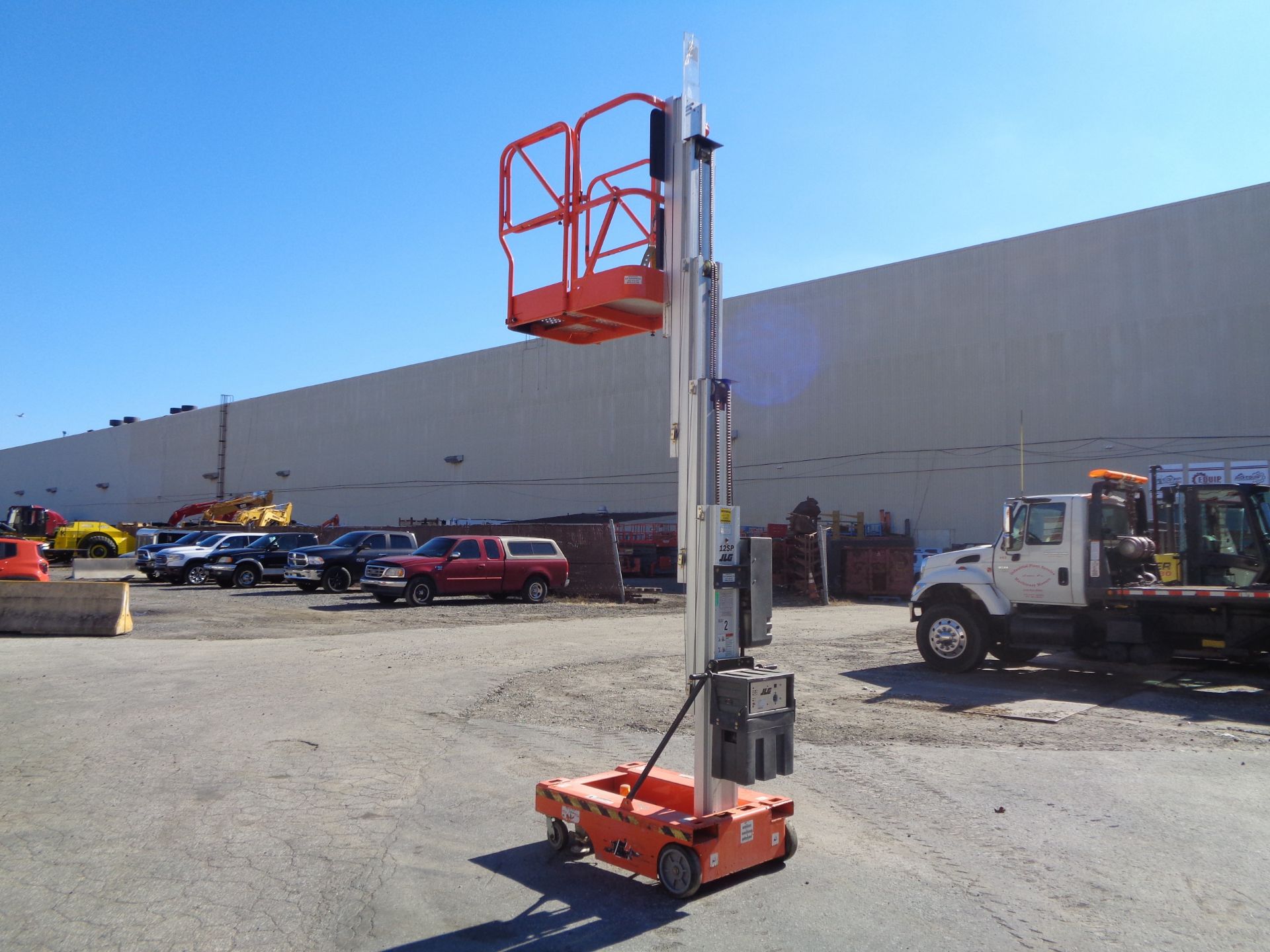 JLG 12SP 500LB -Electric Personal Man Aerial Lift - 12ft Height - Image 10 of 30