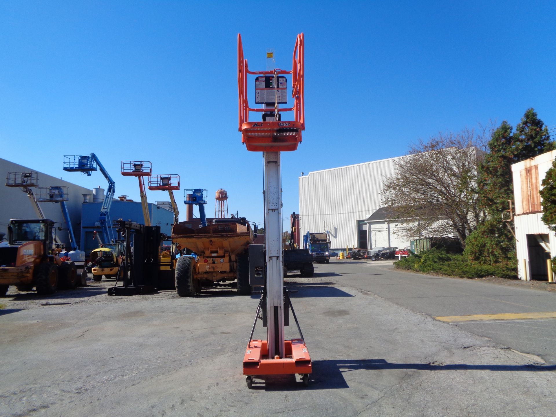 JLG 12SP 500LB -Electric Personal Man Aerial Lift - 12ft Height - Image 7 of 30